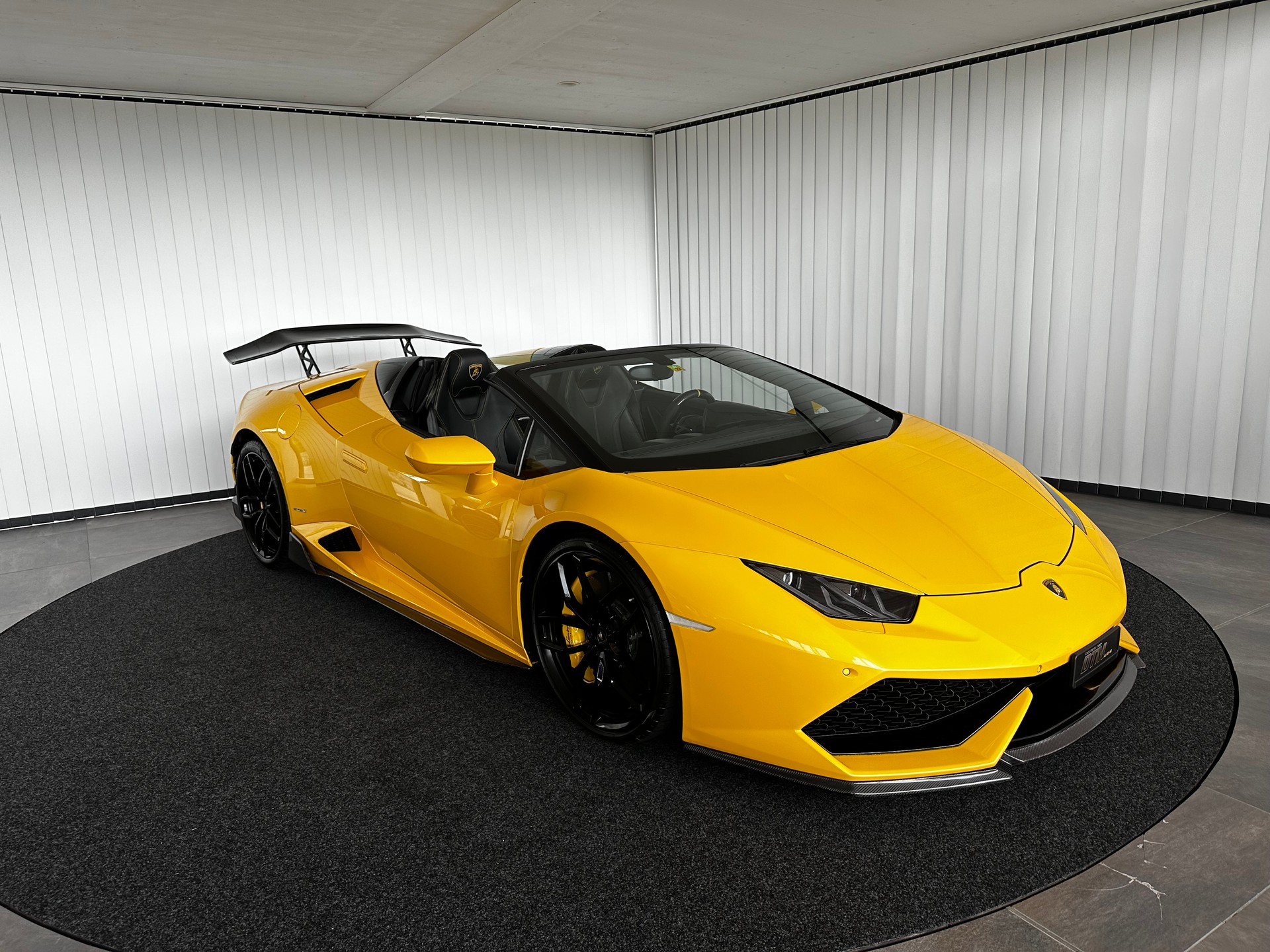 LAMBORGHINI Huracan LP610-4 Spyder-showroom-element-3