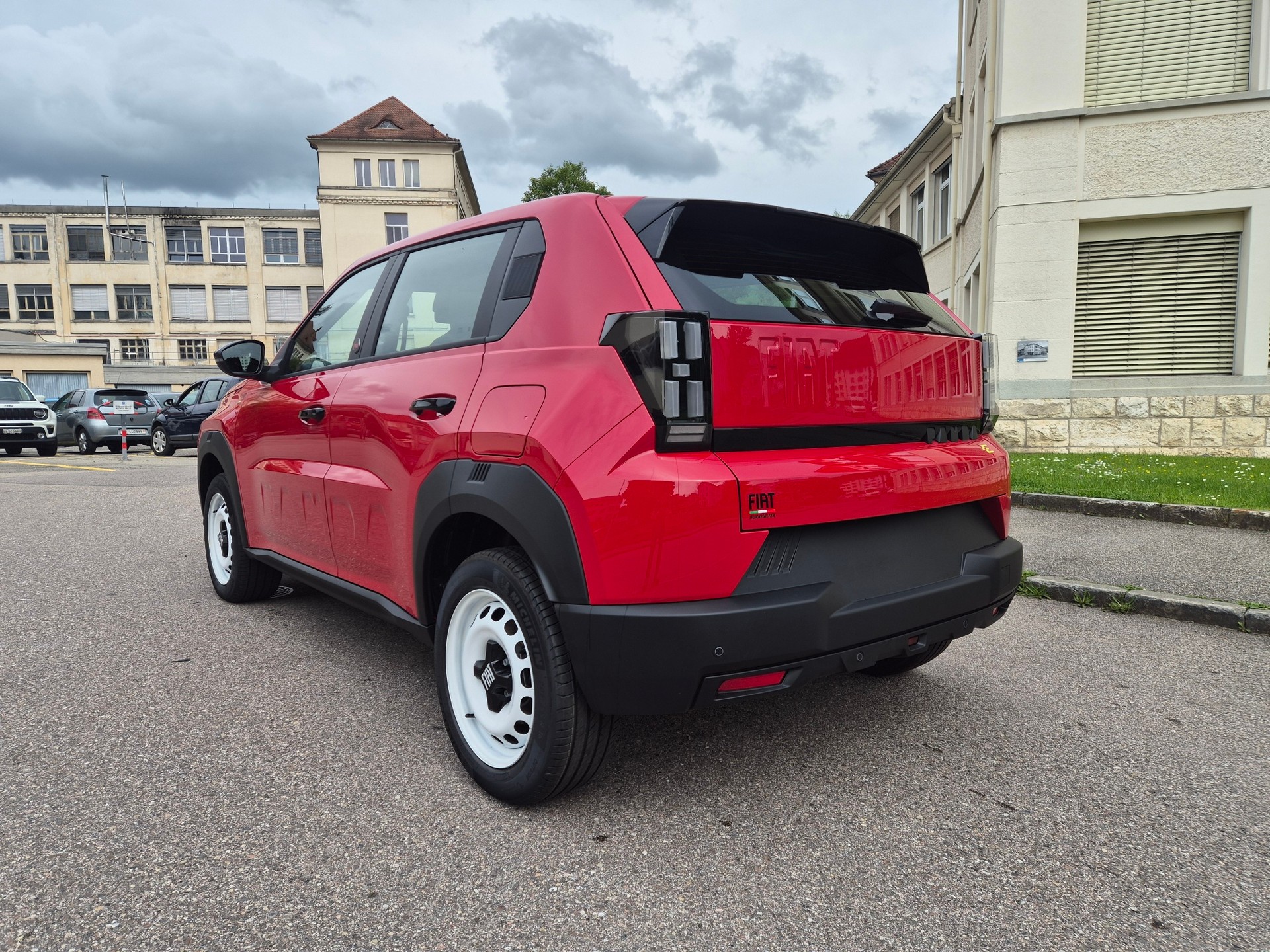 FIAT Grande Panda Elektro Red-showroom-element-2