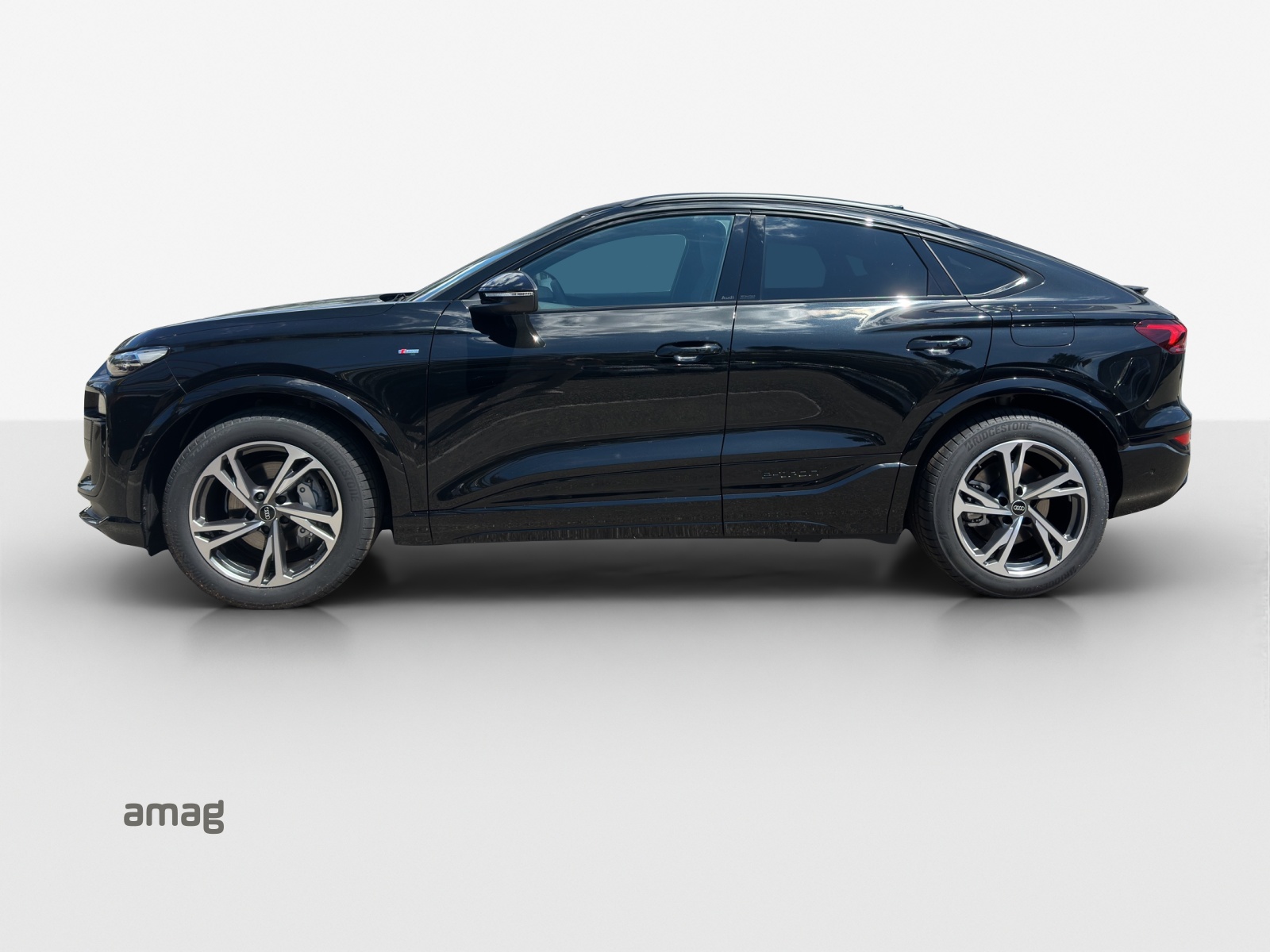 AUDI Q6 Sportback e-tron quattro-showroom-element-1