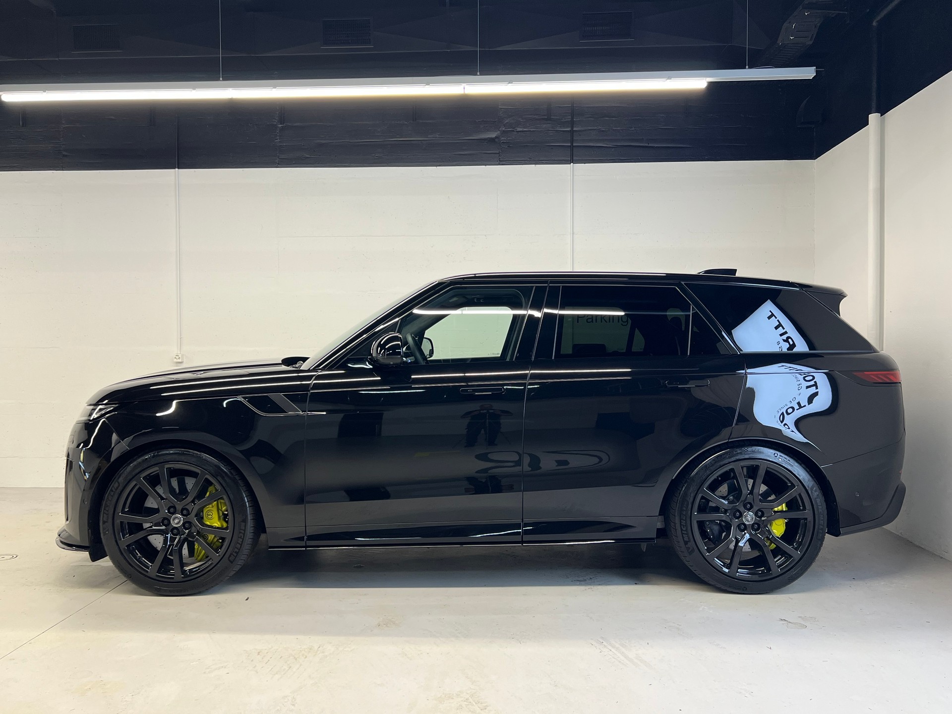 LAND ROVER Range Rover Sport 4.4 V8 SV Edition One-image-7