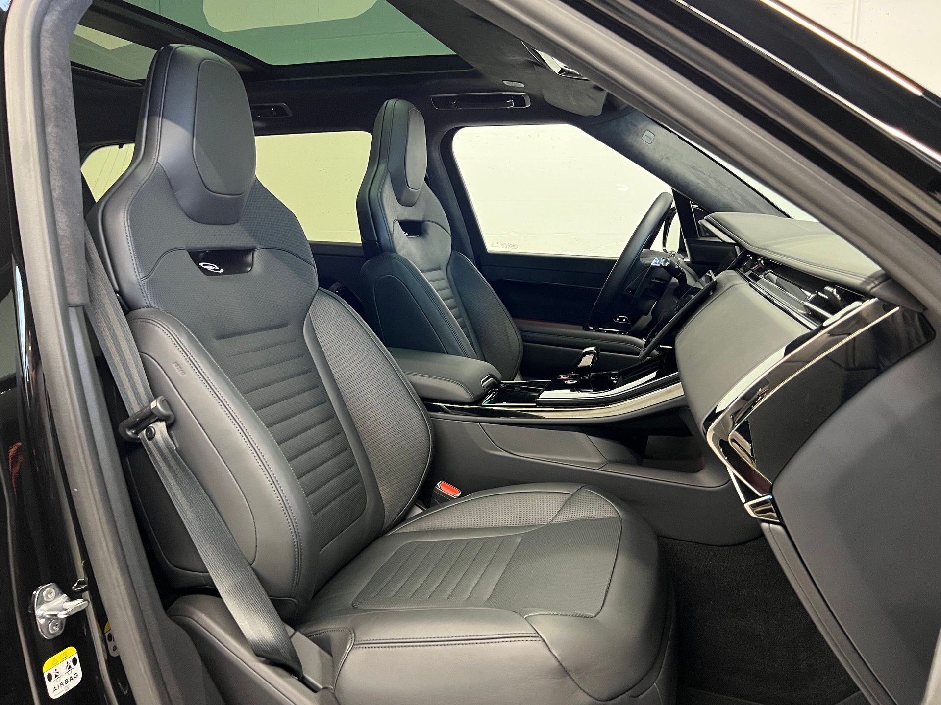 LAND ROVER Range Rover Sport 4.4 V8 SV Edition One-image-5