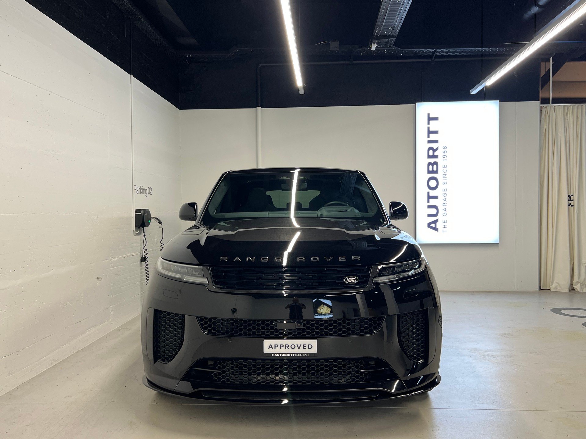 LAND ROVER Range Rover Sport 4.4 V8 SV Edition One-image-9
