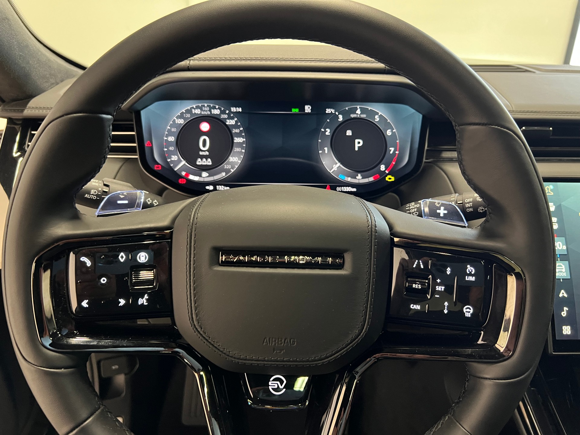 LAND ROVER Range Rover Sport 4.4 V8 SV Edition One-showroom-element-3