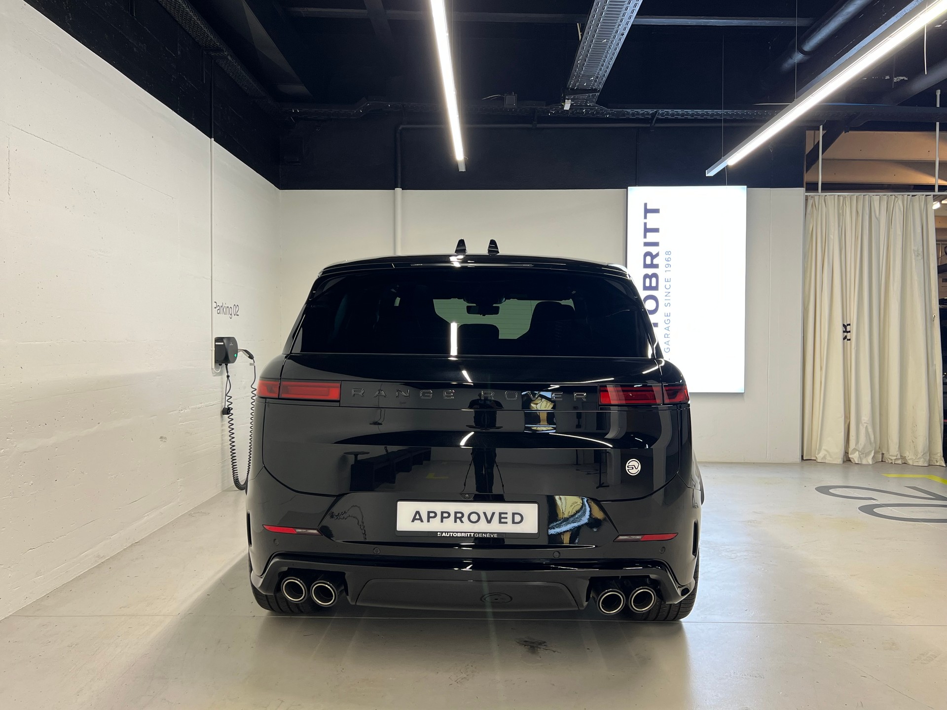 LAND ROVER Range Rover Sport 4.4 V8 SV Edition One-image-8