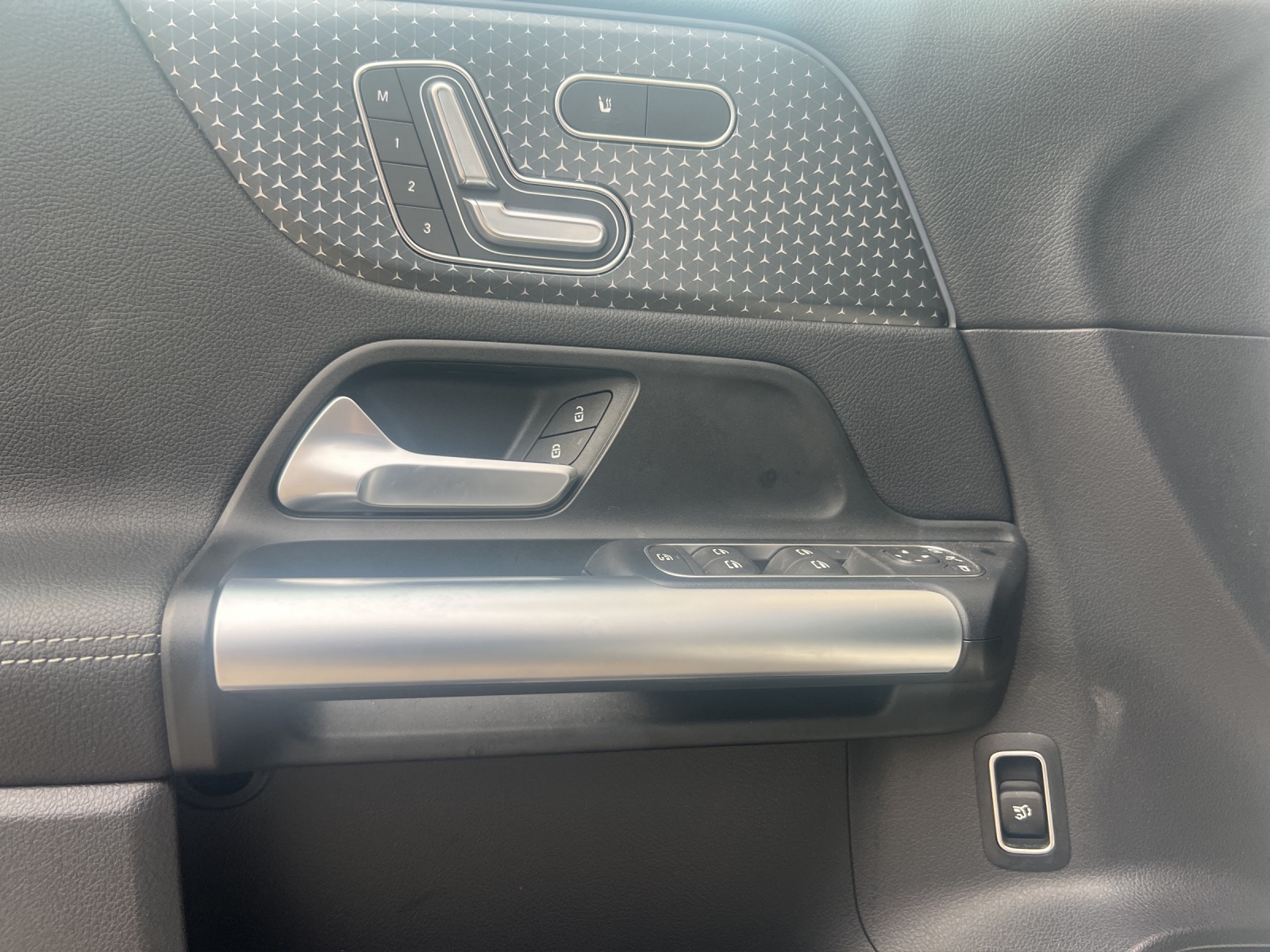 Image MERCEDES-BENZ GLA-200 GLA 200 7G-DCT