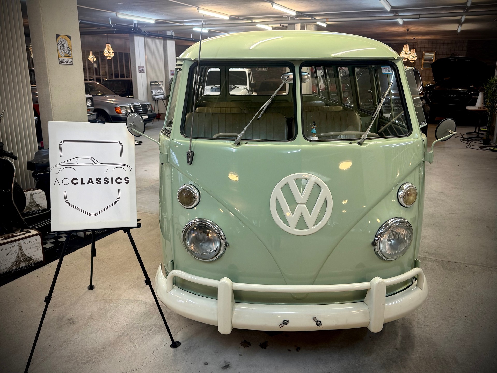 VW T1-showroom-element-1