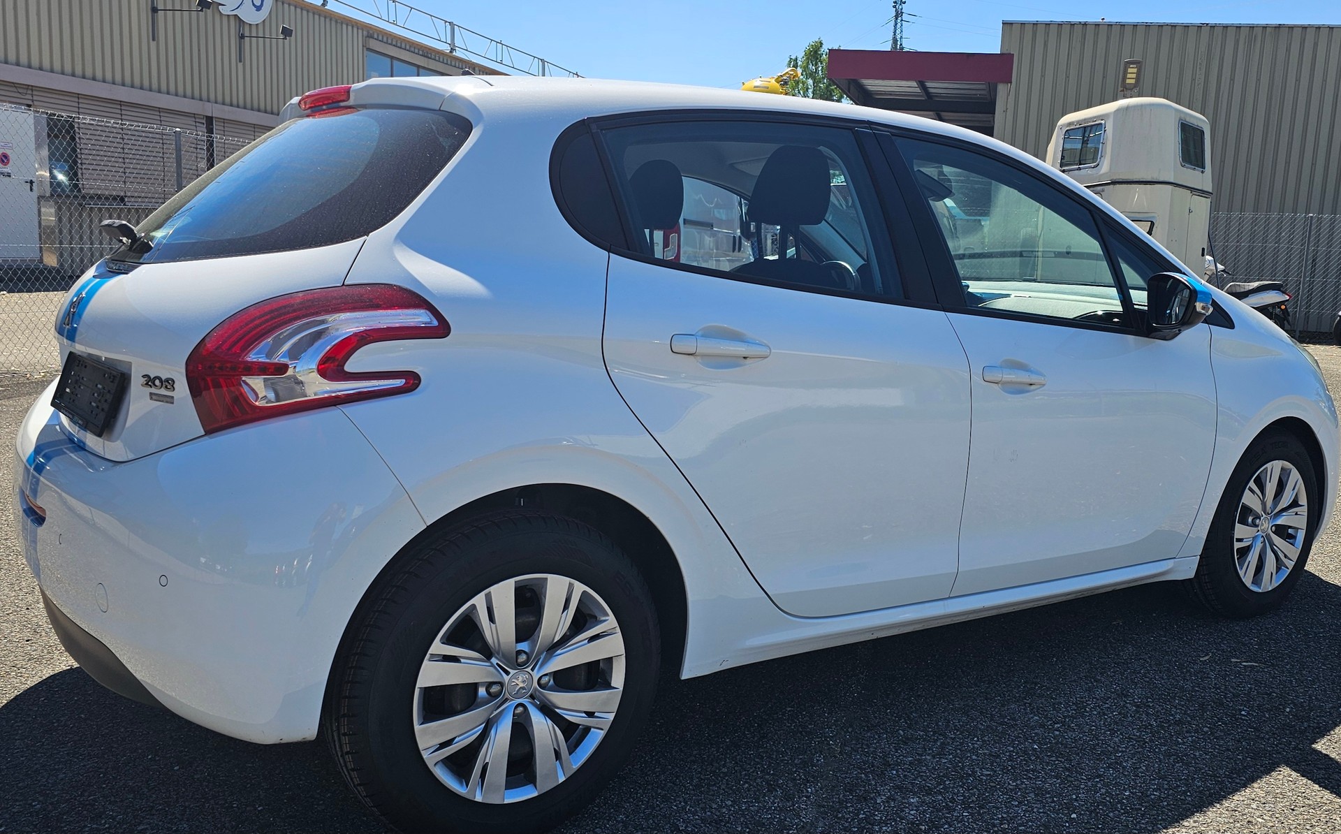 PEUGEOT 208 1.4 VTI Active-image-3