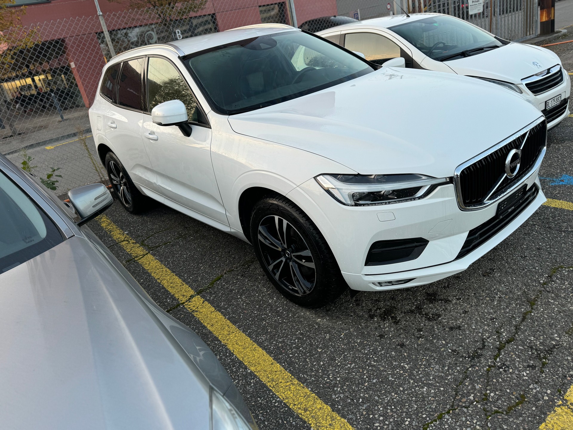 VOLVO XC60 D4 AWD R-Design Geartronic-image-1
