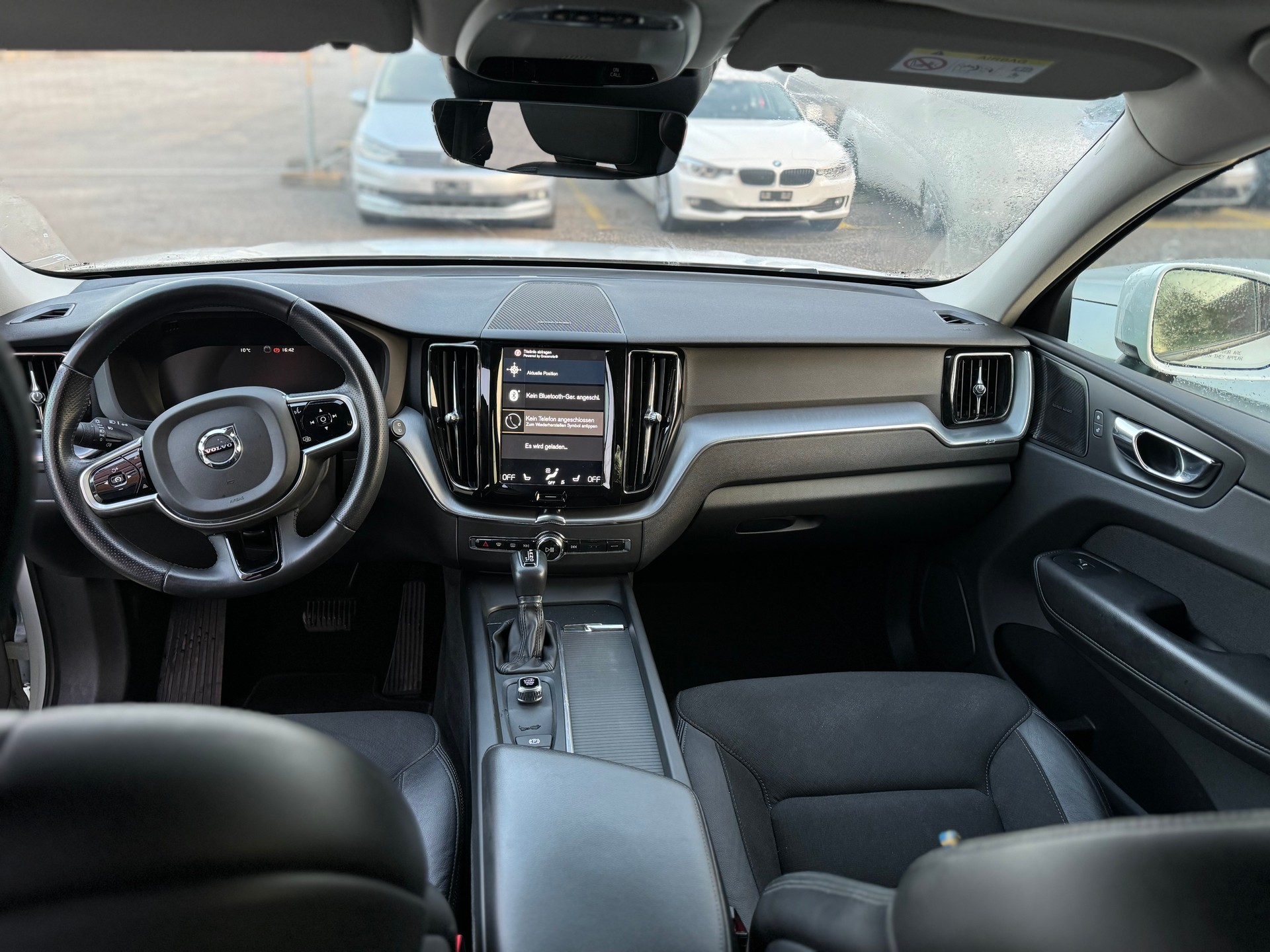 VOLVO XC60 D4 AWD R-Design Geartronic-image-4