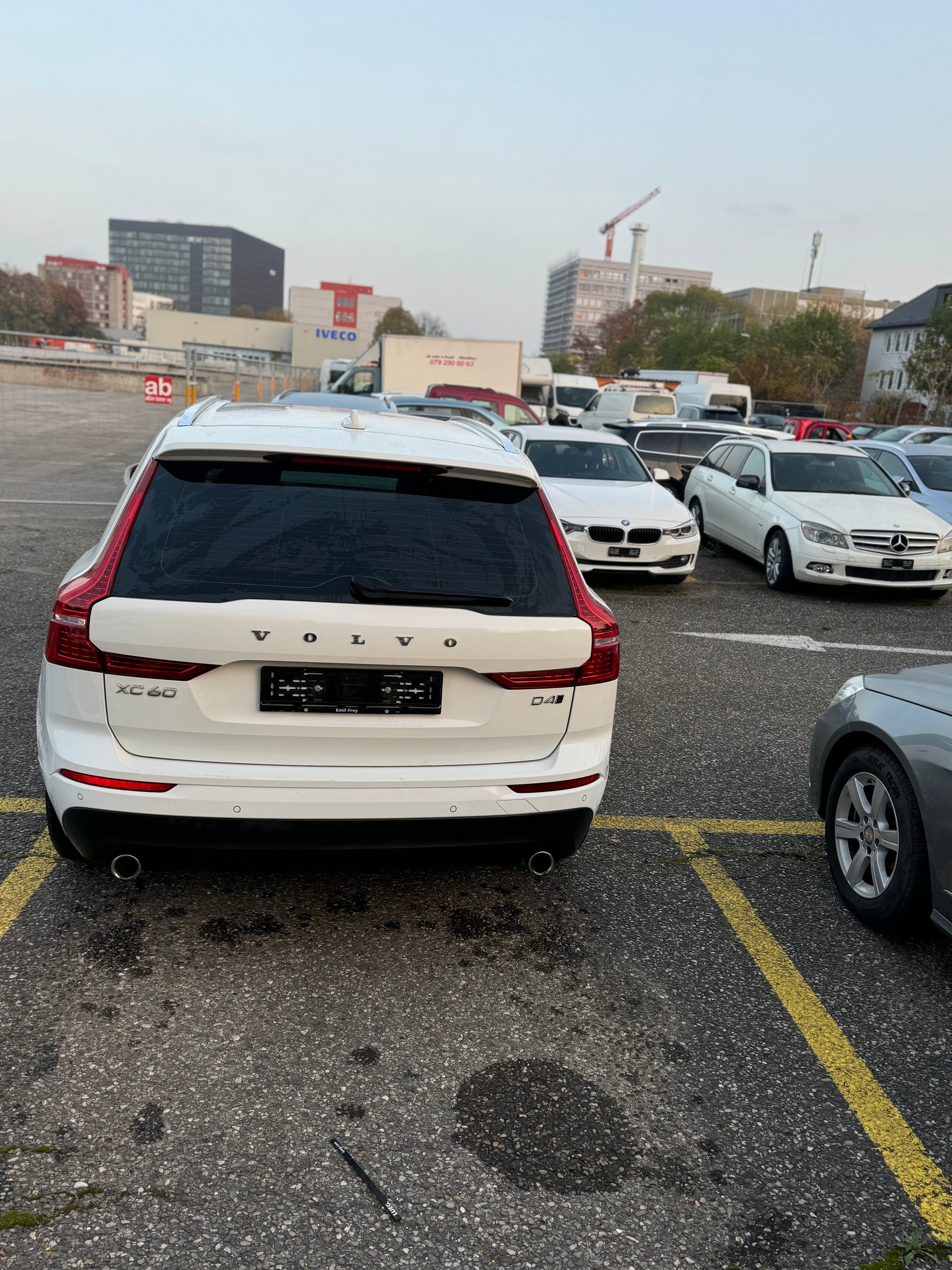 VOLVO XC60 D4 AWD R-Design Geartronic-image-6