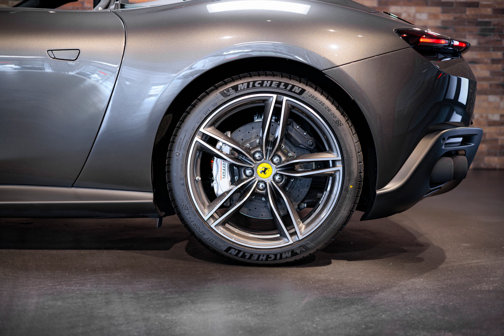 FERRARI Roma Spider 3.9 V8 T-image-10
