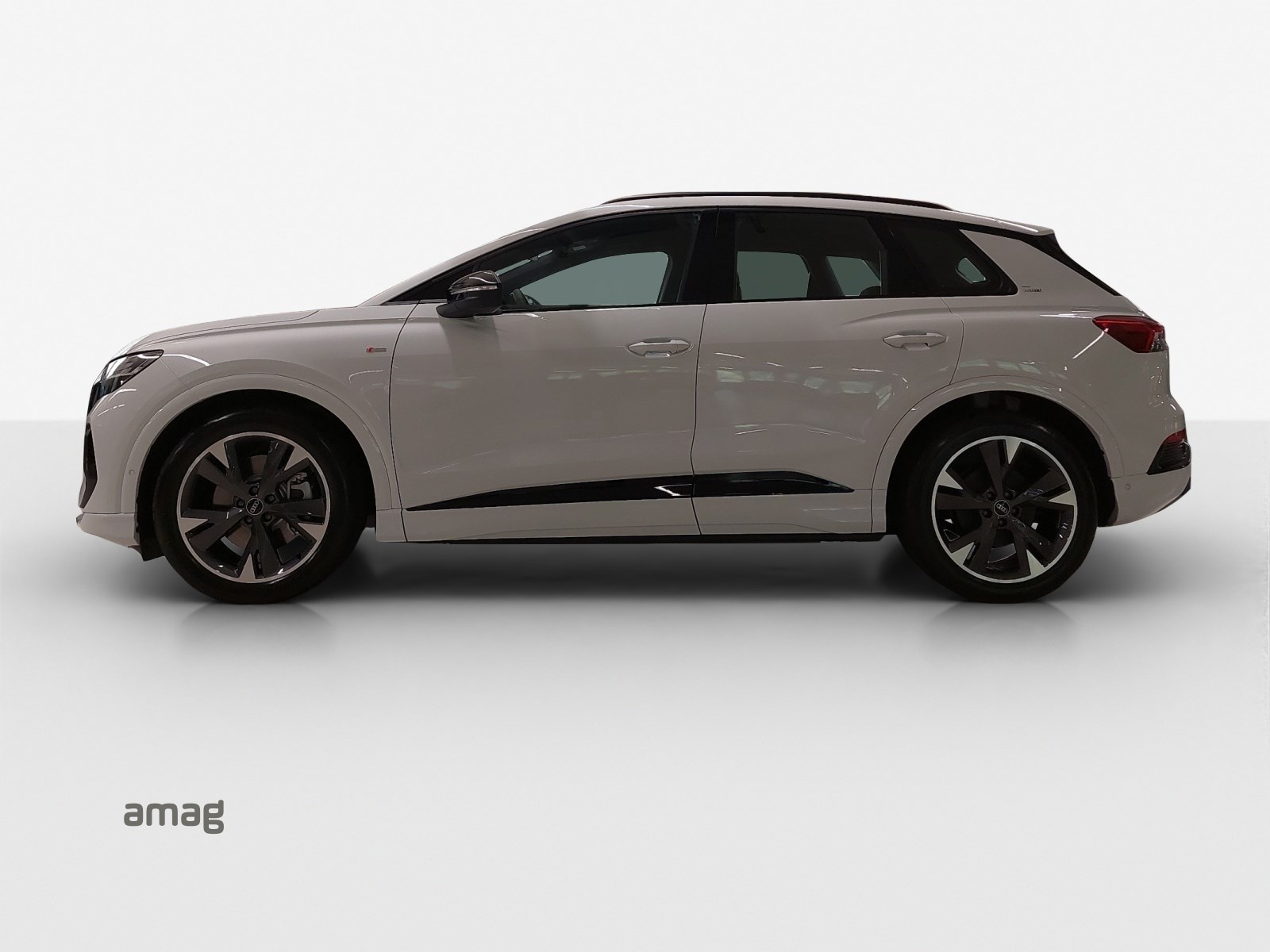 AUDI Q4 e-tron 45 quattro-showroom-element-1