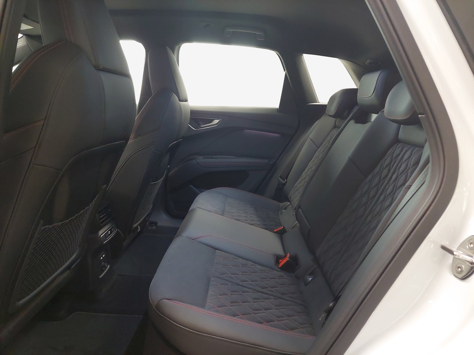 AUDI Q4 e-tron 45 quattro-image-11