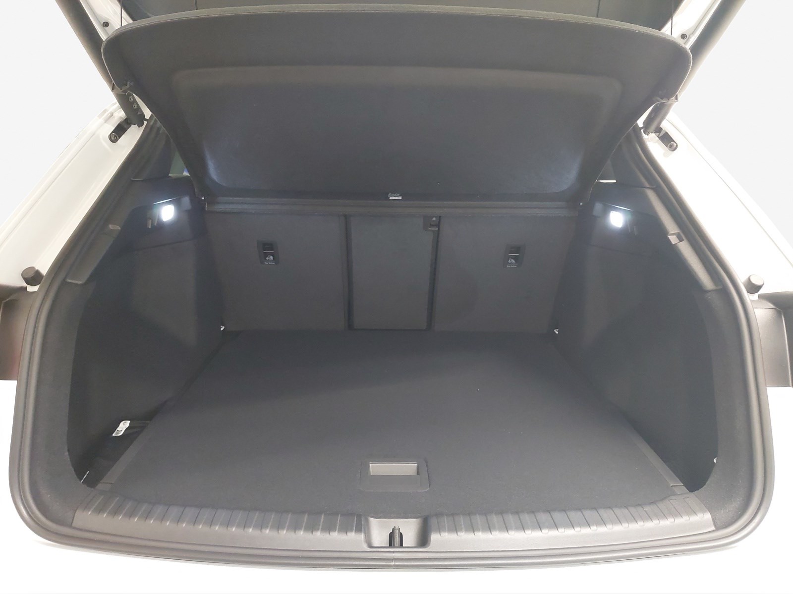 AUDI Q4 e-tron 45 quattro-image-12