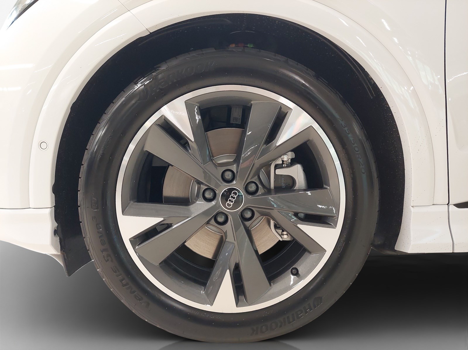 AUDI Q4 e-tron 45 quattro-image-13