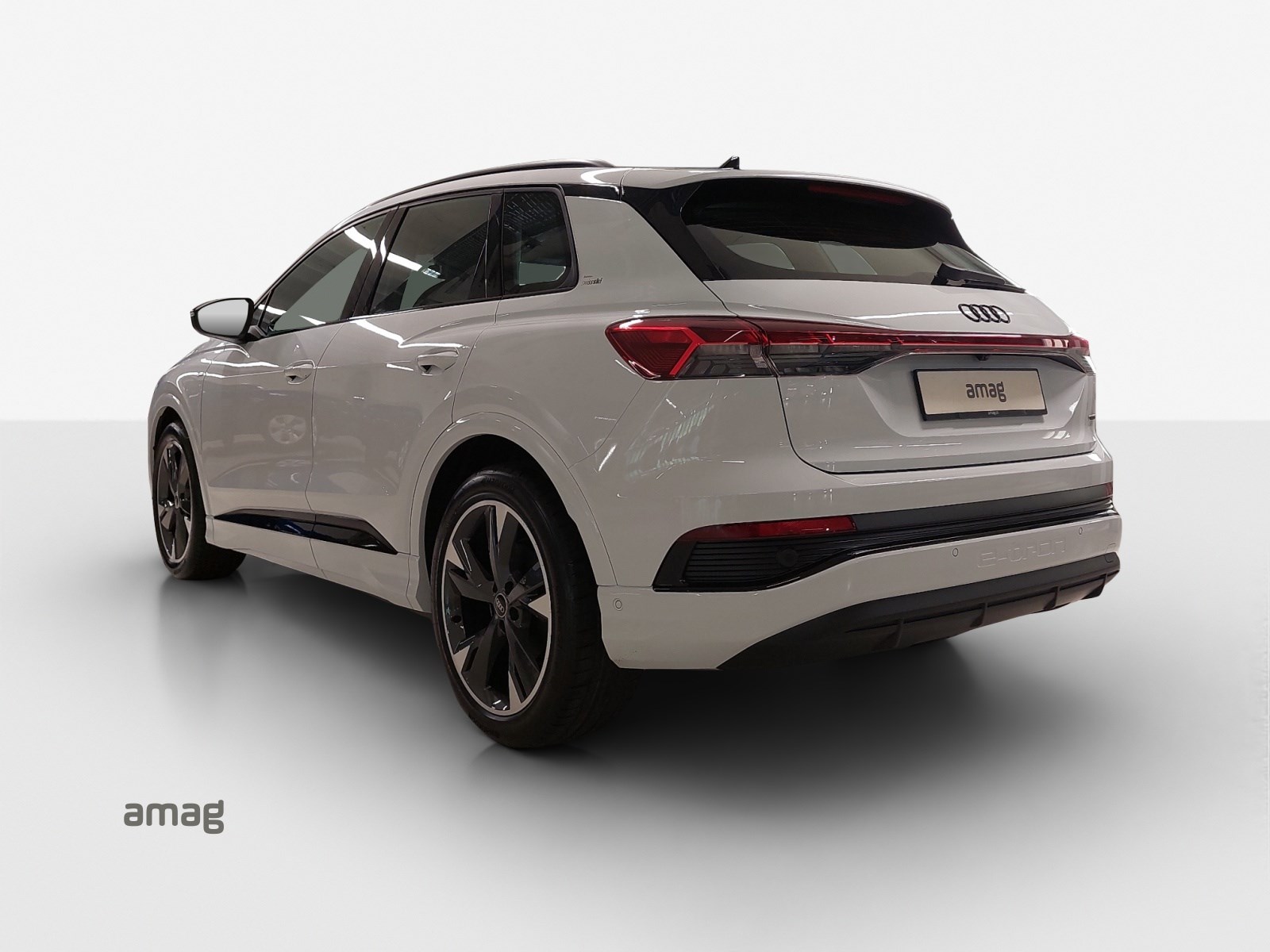 AUDI Q4 e-tron 45 quattro-showroom-element-2