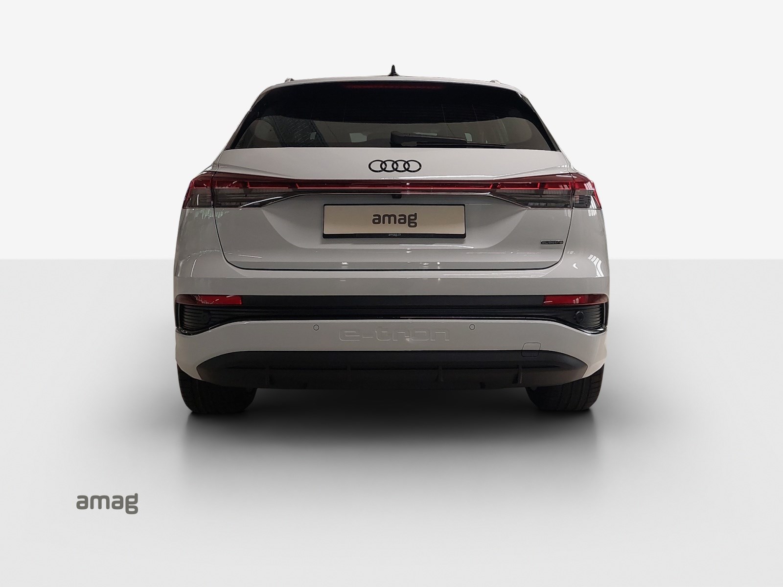 AUDI Q4 e-tron 45 quattro-showroom-element-3