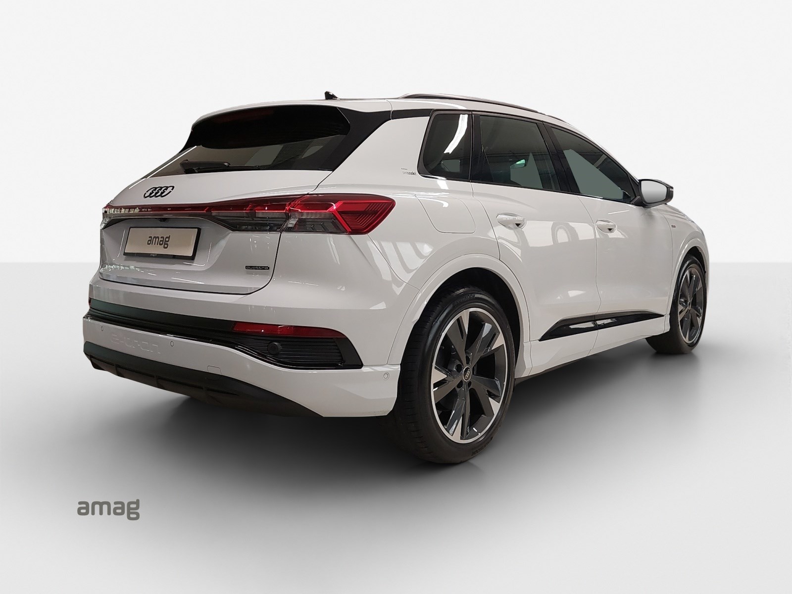 AUDI Q4 e-tron 45 quattro-image-4