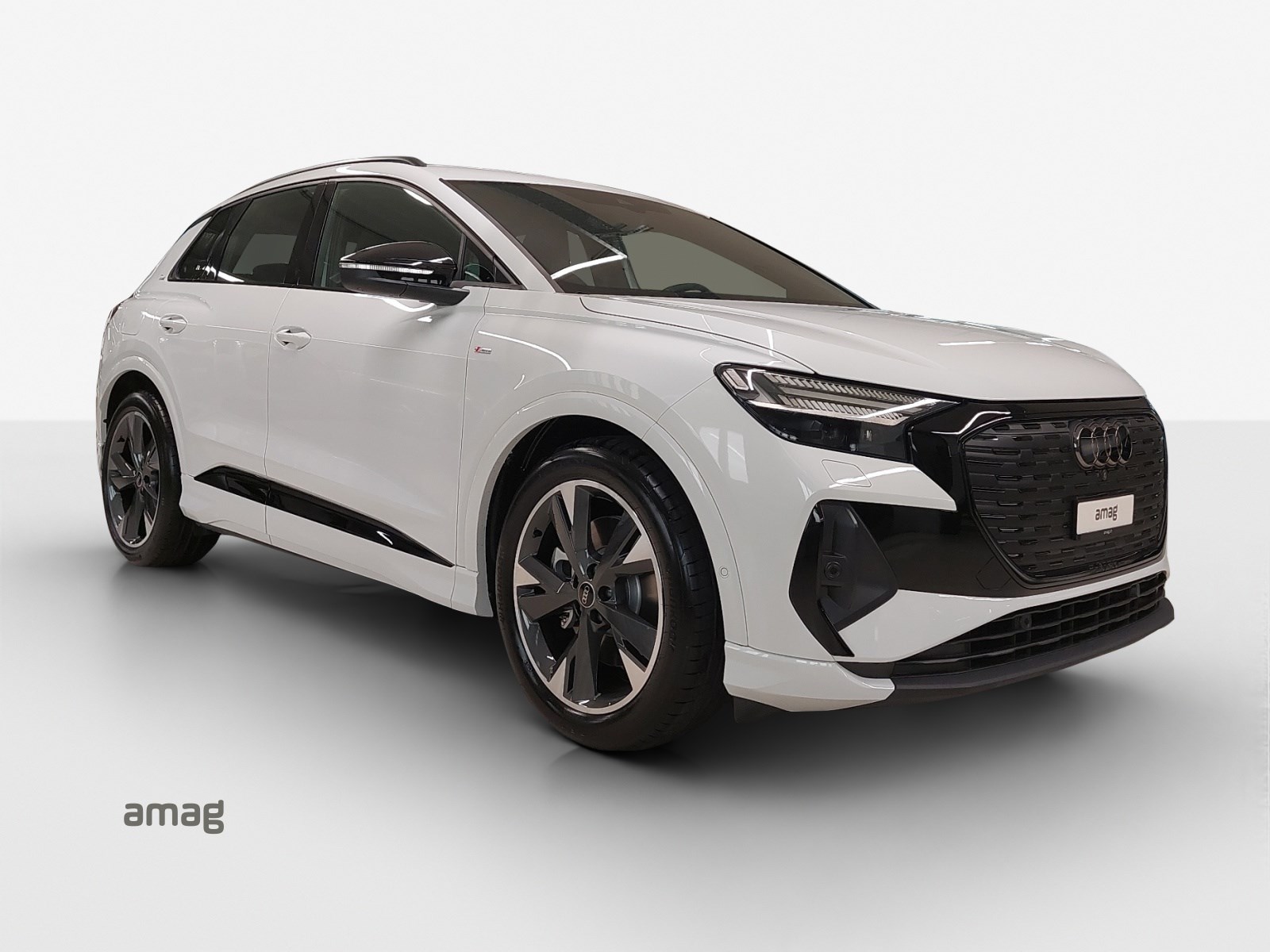 AUDI Q4 e-tron 45 quattro-image-5