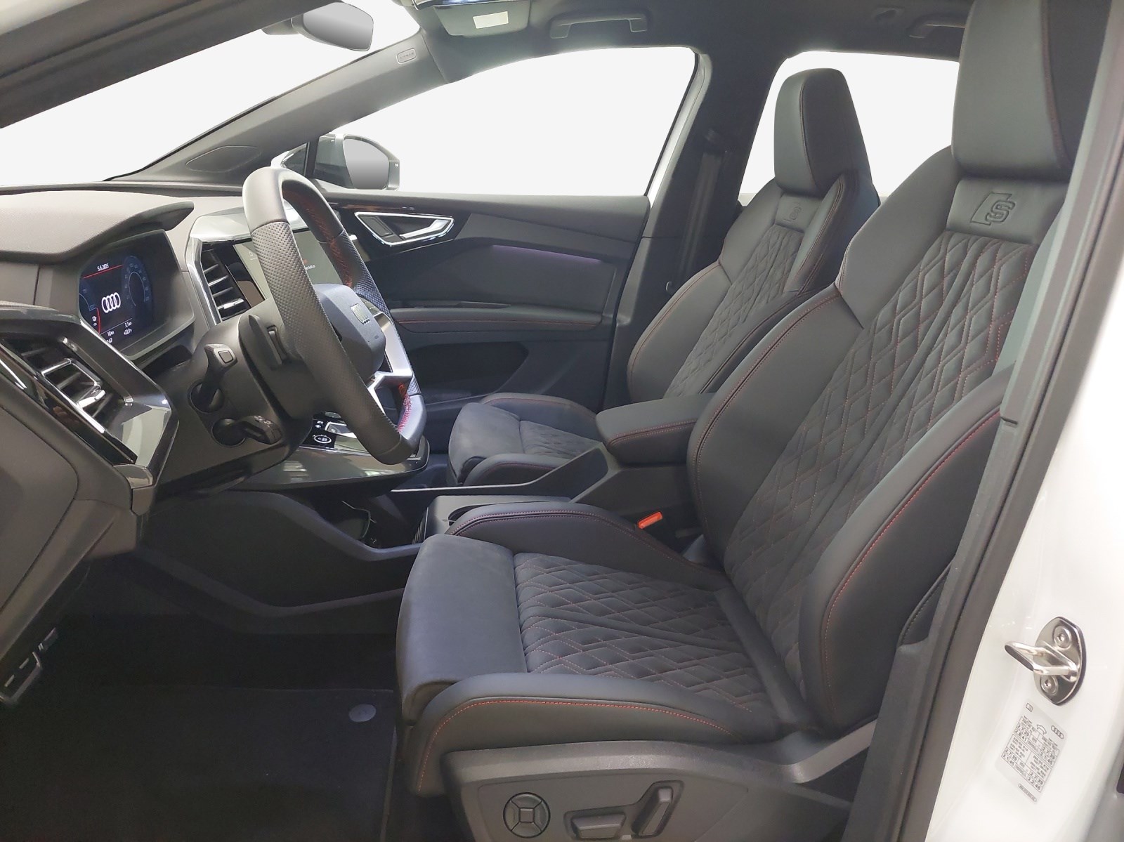 AUDI Q4 e-tron 45 quattro-image-7