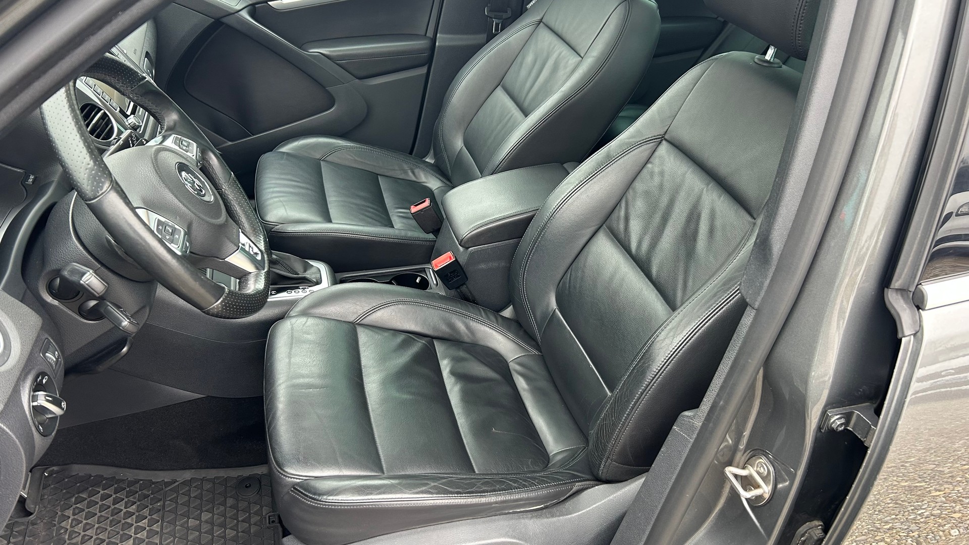 VW Tiguan 2.0 TDI R-Line Design 4Motion DSG-showroom-element-3