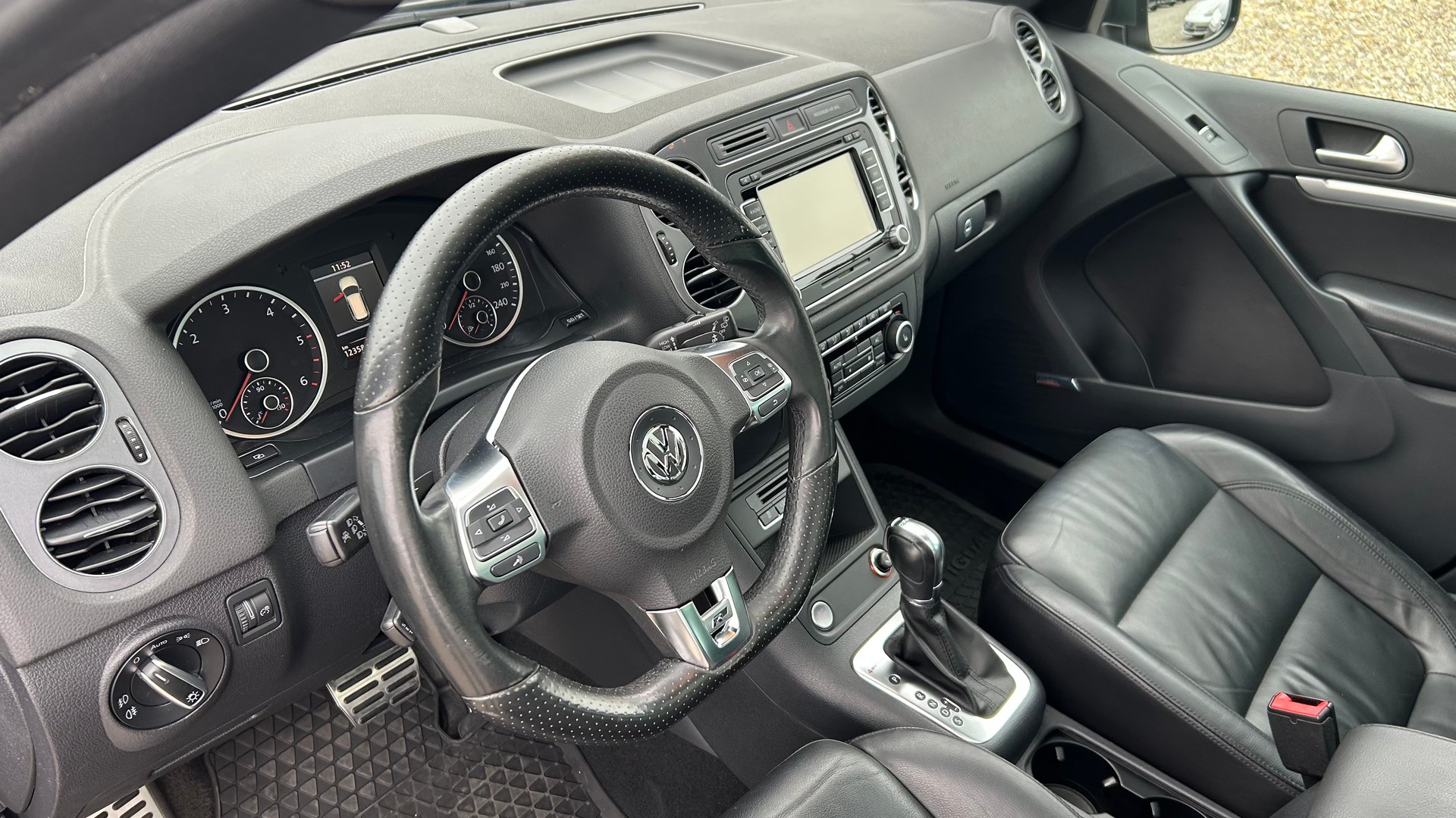 VW Tiguan 2.0 TDI R-Line Design 4Motion DSG-showroom-element-2