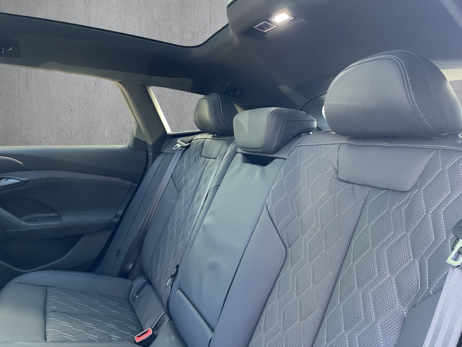 AUDI S6 Avant e-tron quattro-image-13