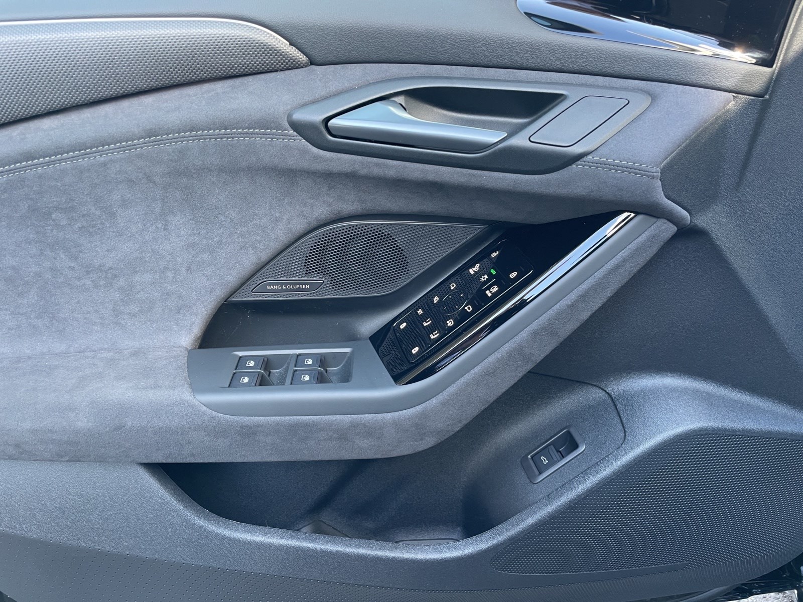 AUDI S6 Avant e-tron quattro-image-8