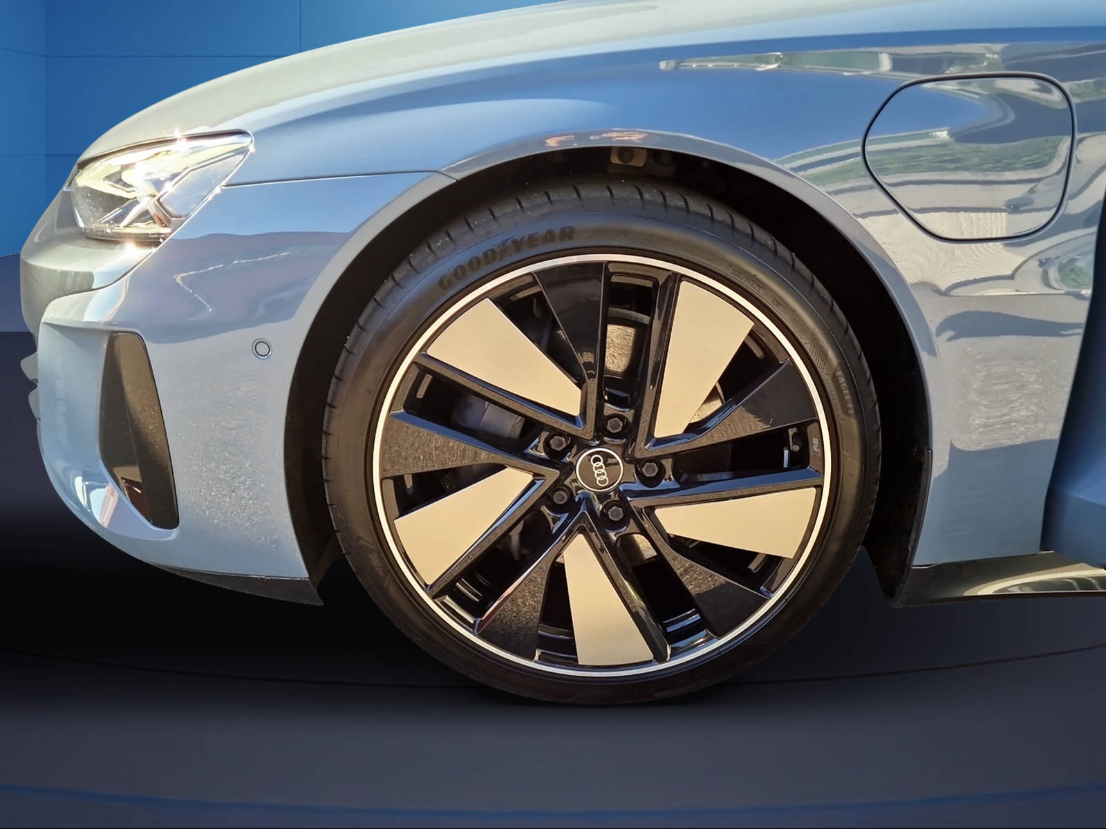 AUDI e-tron GT quattro-image-7