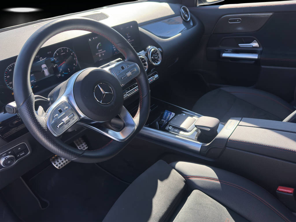 MERCEDES-BENZ GLA 250-image-8