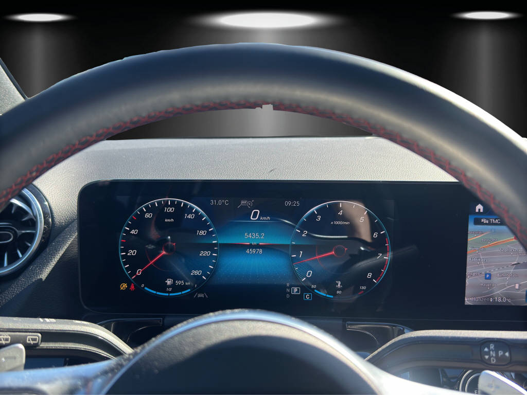 MERCEDES-BENZ GLA 250-image-11