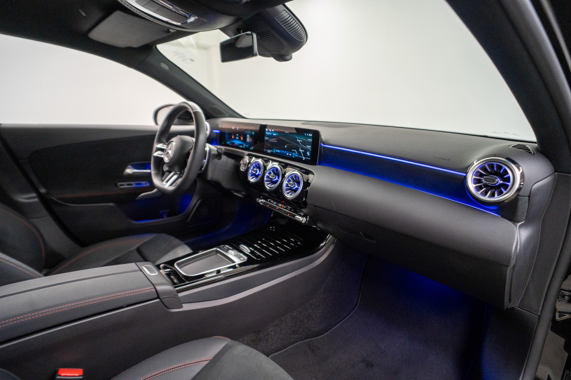 MERCEDES-BENZ A 35 AMG 4matic *FACELIFT*-image-14