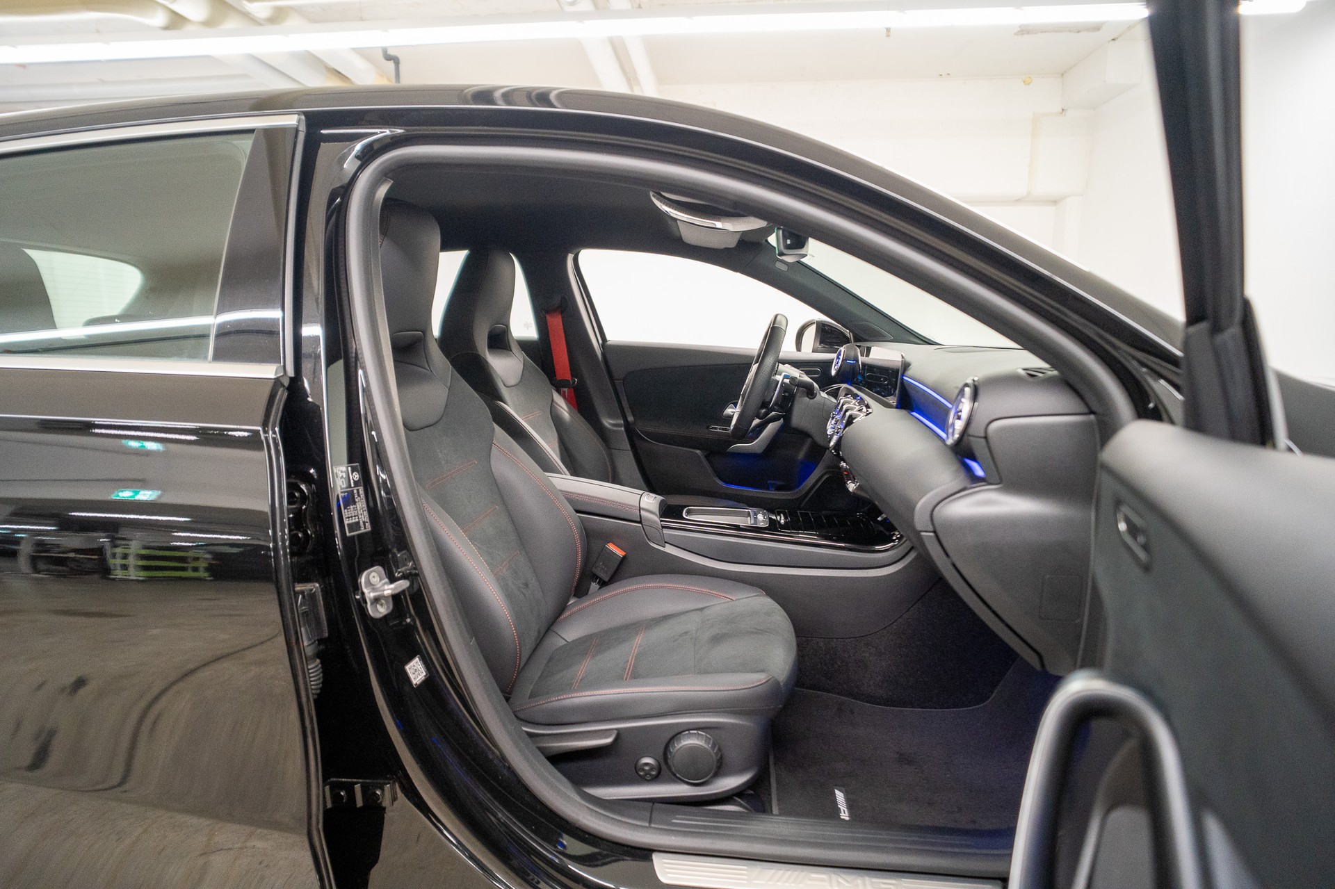 MERCEDES-BENZ A 35 AMG 4matic *FACELIFT*-image-12