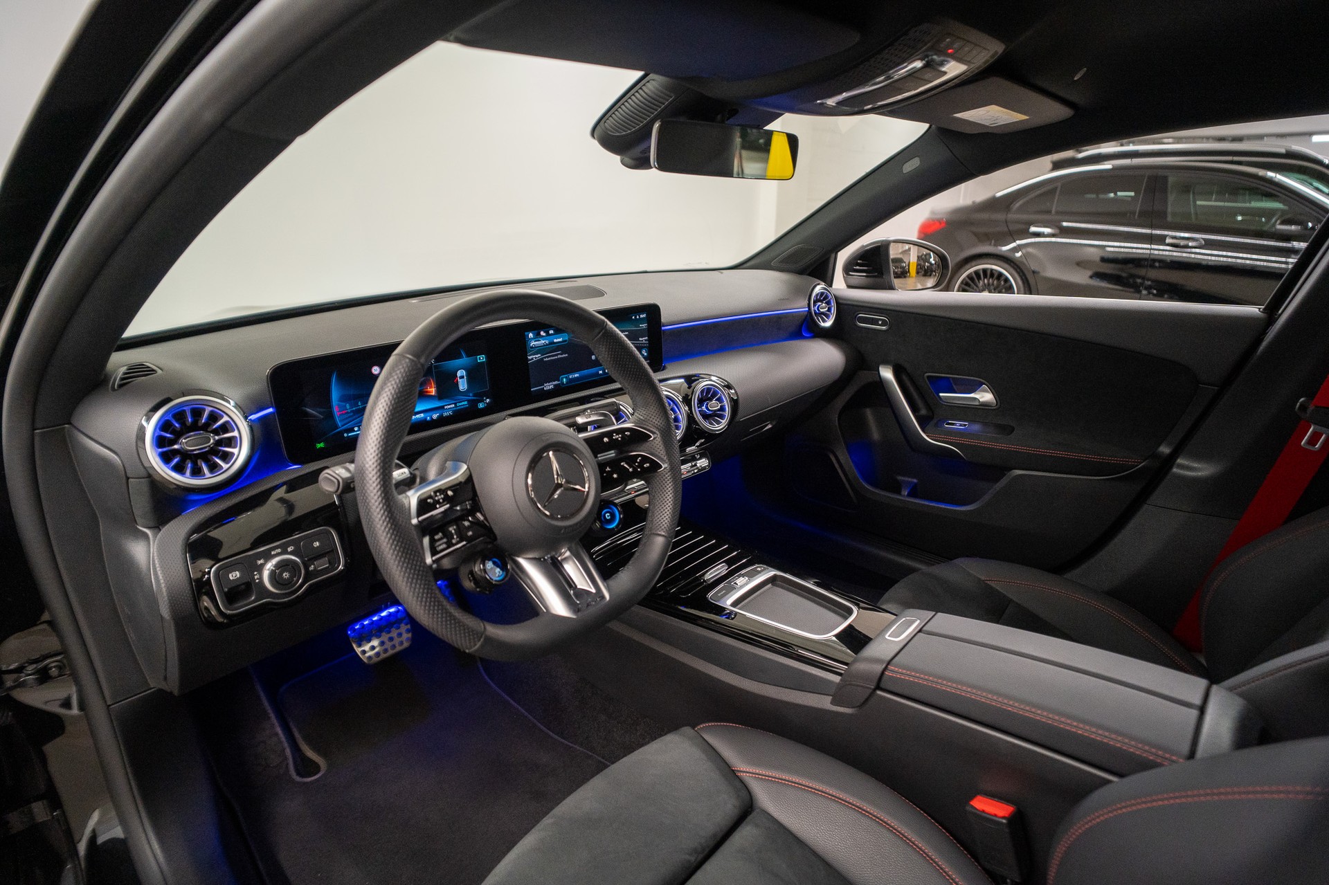 MERCEDES-BENZ A 35 AMG 4matic *FACELIFT*-image-8