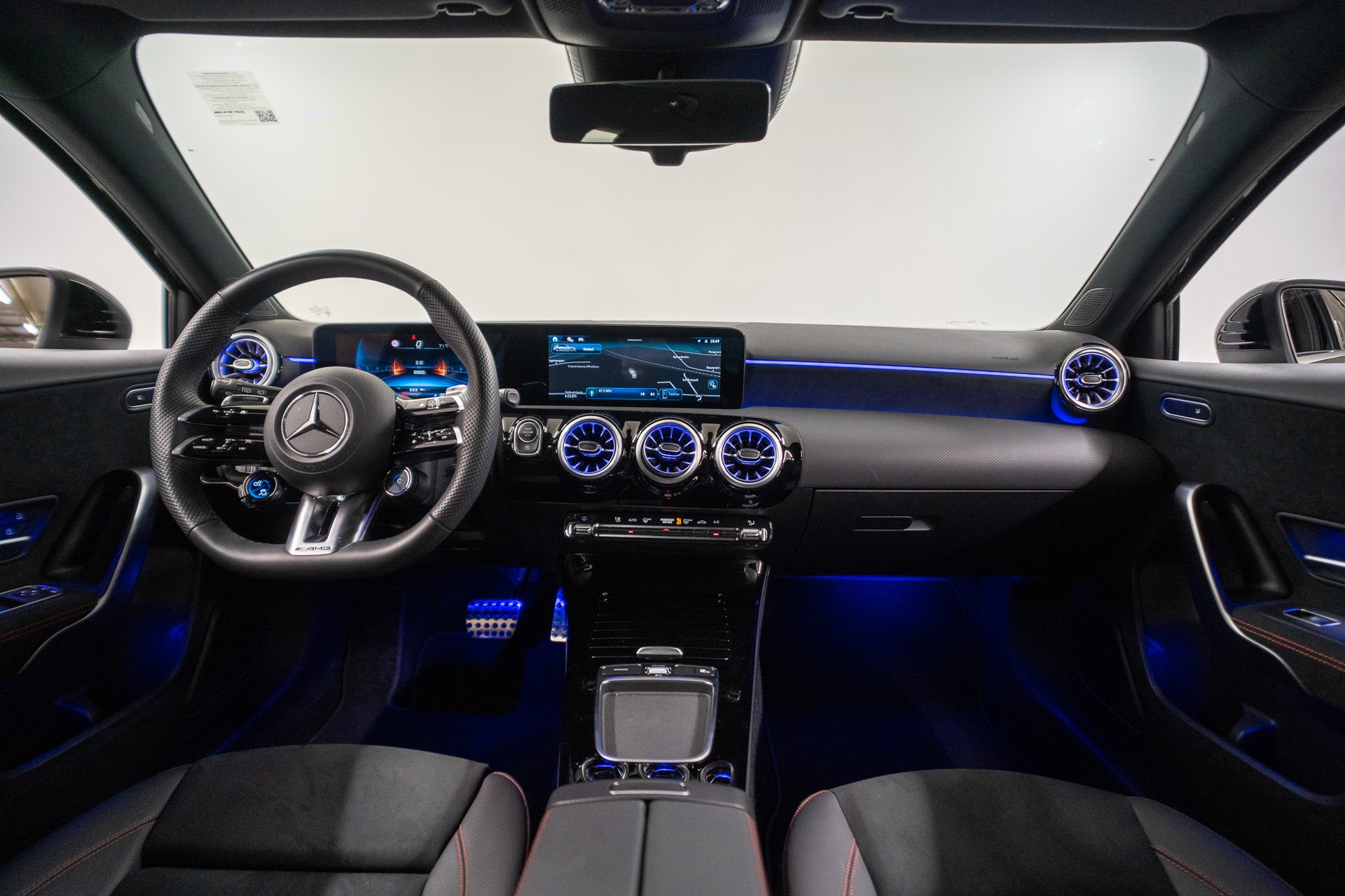 MERCEDES-BENZ A 35 AMG 4matic *FACELIFT*-image-15