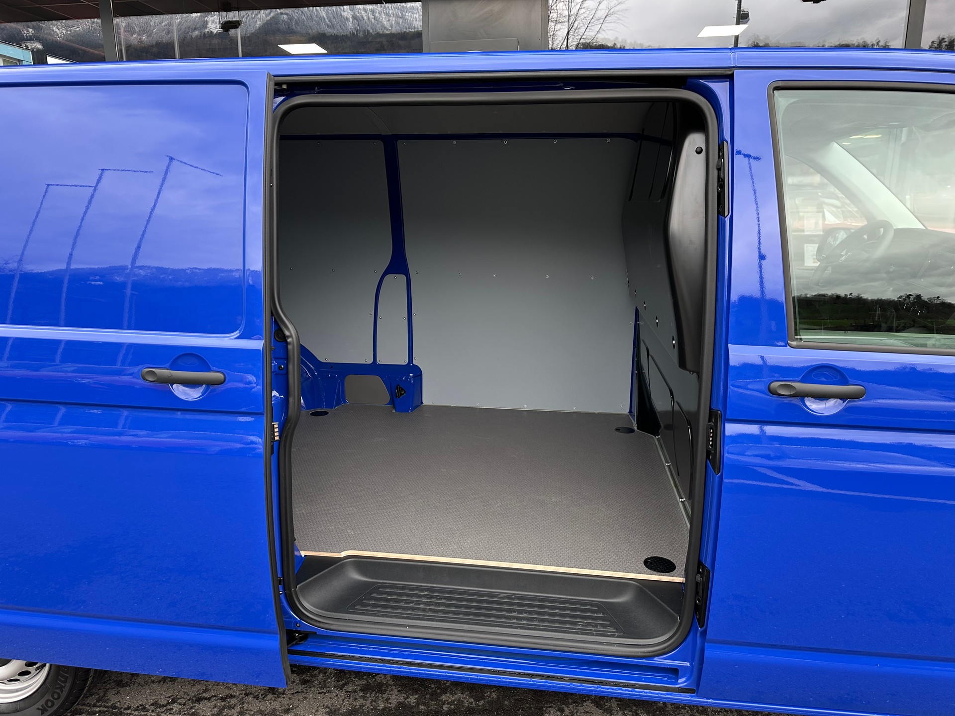 VW T6.1 2.0 TDI DSG-image-8