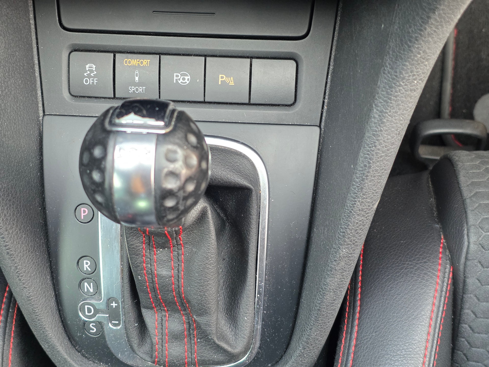 VW Golf 2.0 TSI GTI Edition 35 DSG 235PS-image-13