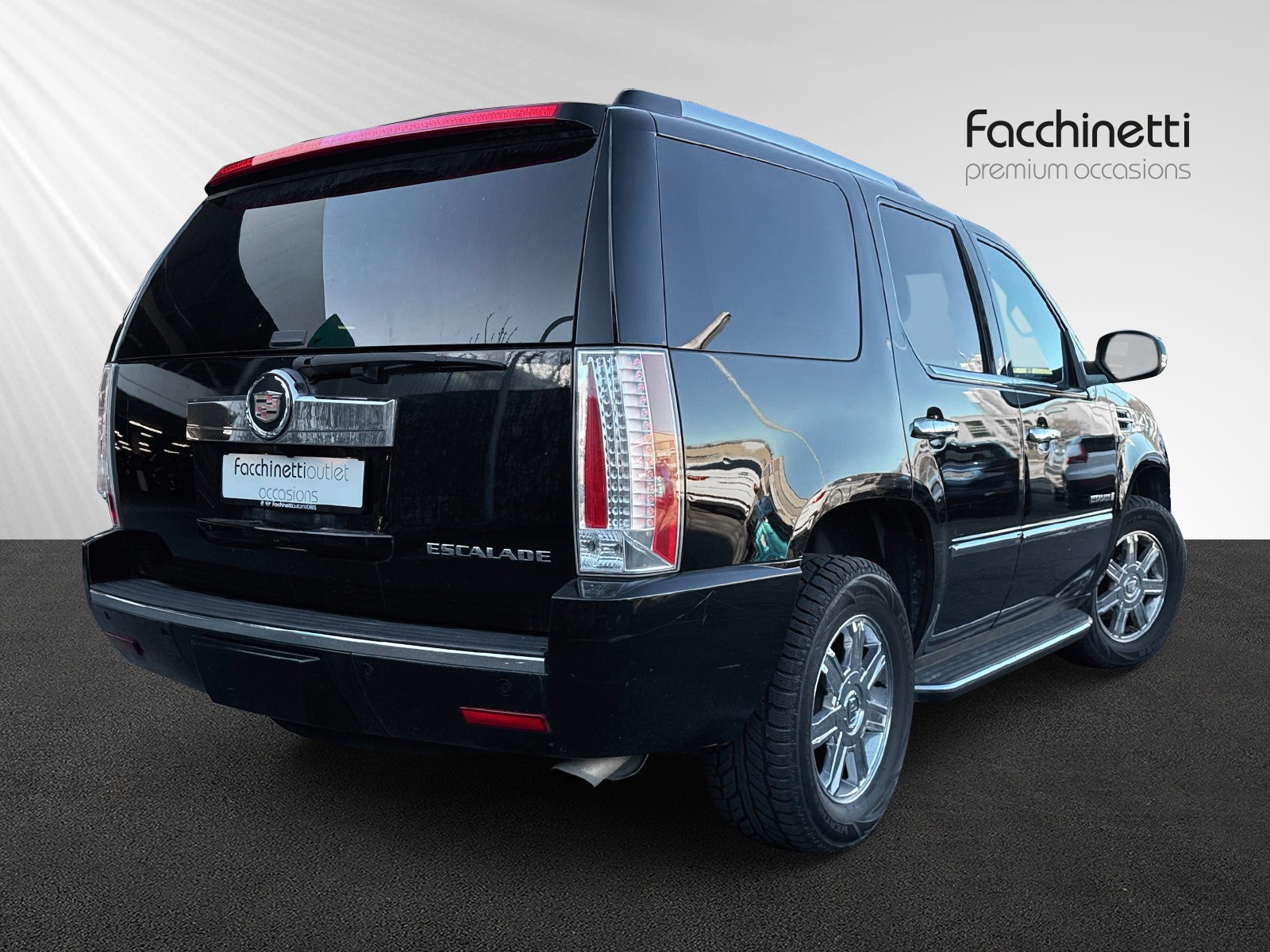CADILLAC Escalade 6.2 Sport Luxury-showroom-element-2