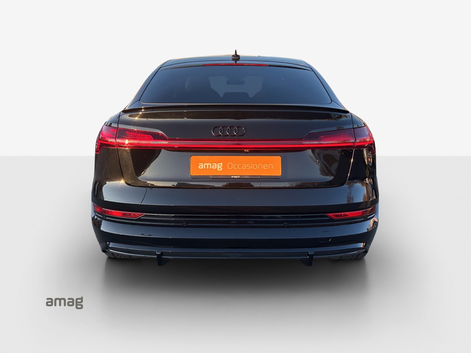 AUDI e-tron S Sportback quattro-showroom-element-3