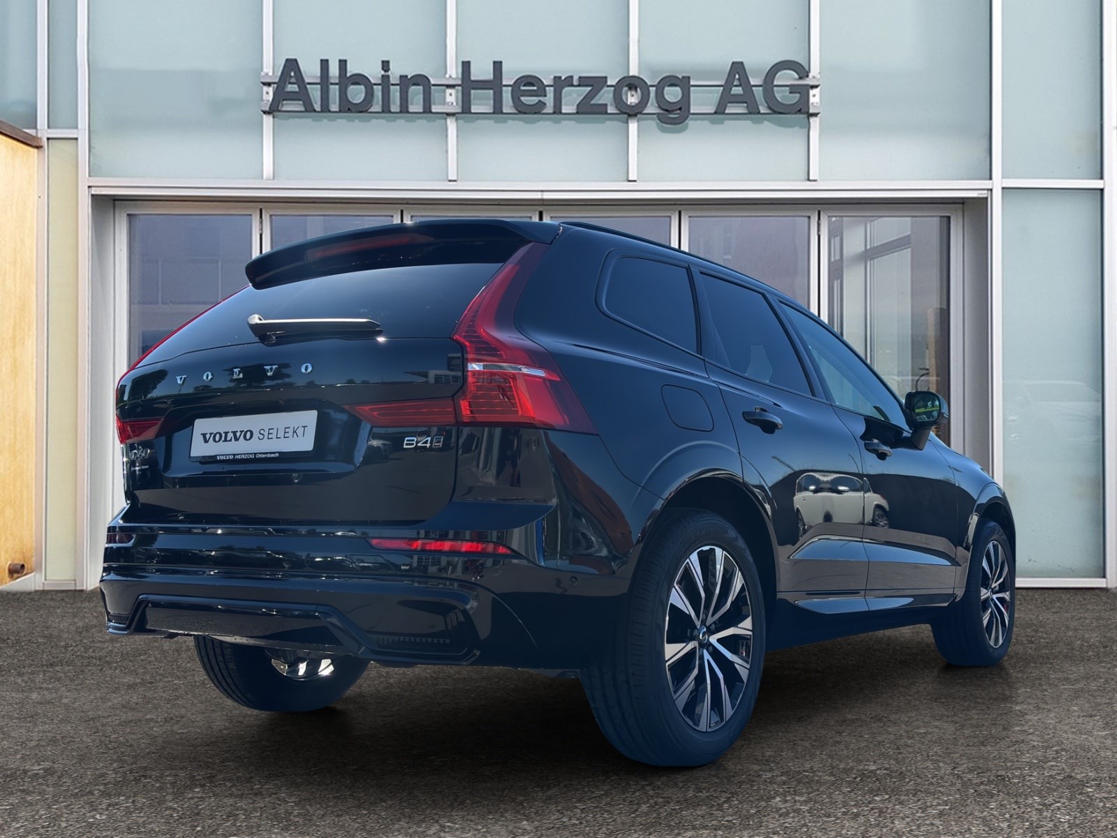VOLVO XC60 2.0 B4 MH Plus Dark AWD-showroom-element-3