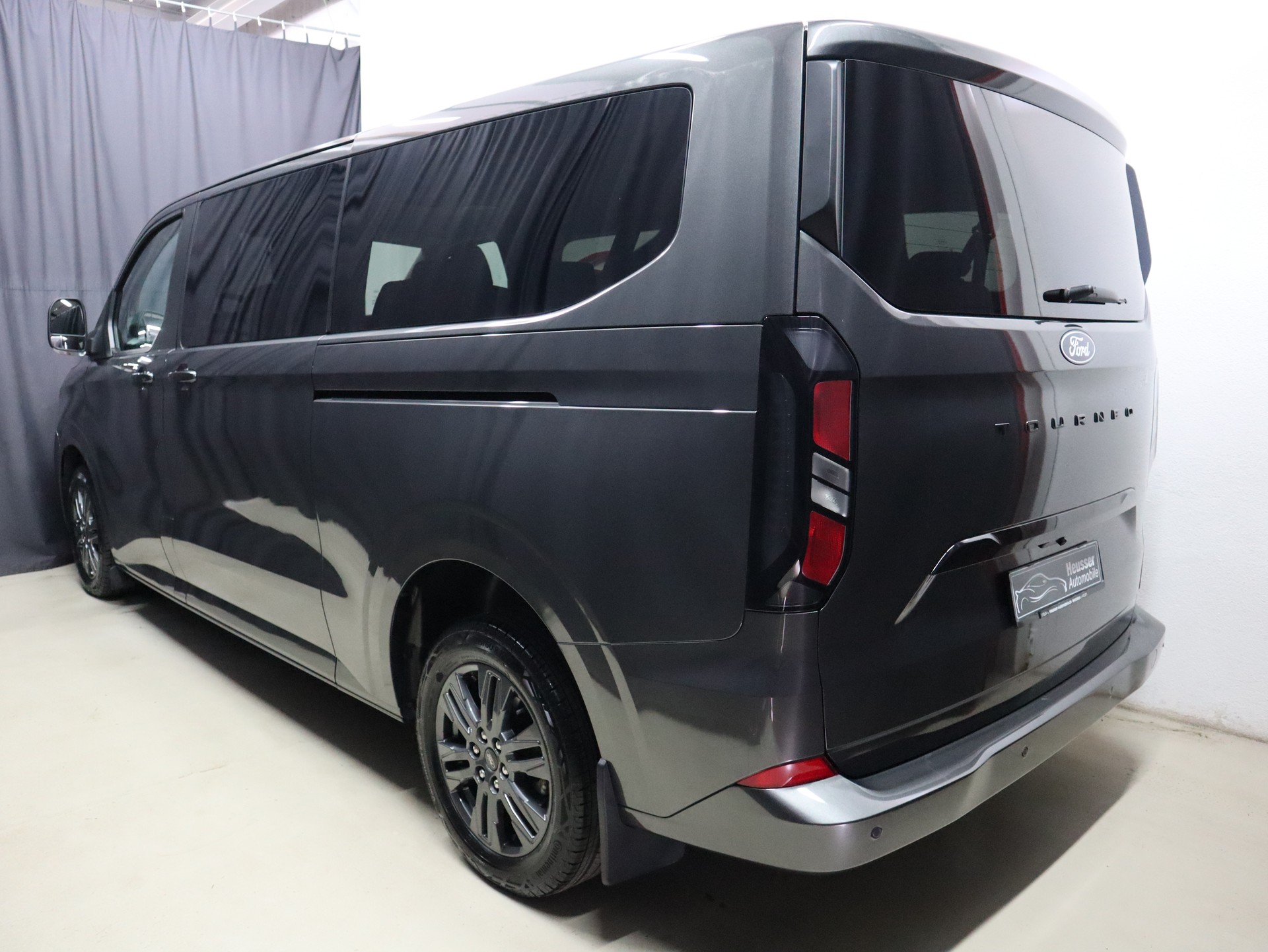 FORD Tourneo Custom Bus 320 L2H1 Titanium Automat - 8 Sitzplätze - Navi - DAB+ - Kamera - 170 PS-showroom-element-3