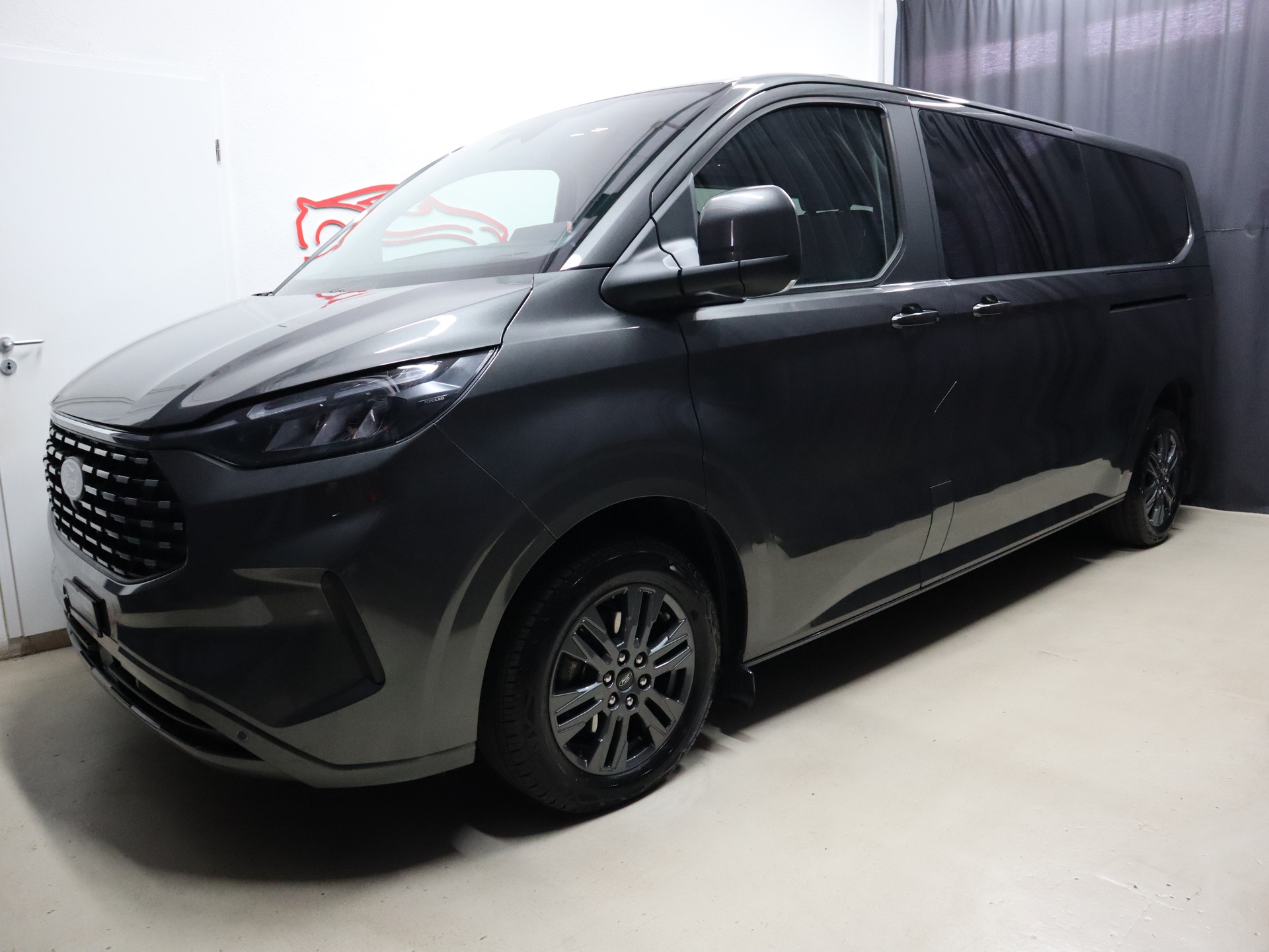 FORD Tourneo Custom Bus 320 L2H1 Titanium Automat - 8 Sitzplätze - Navi - DAB+ - Kamera - 170 PS-showroom-element-1