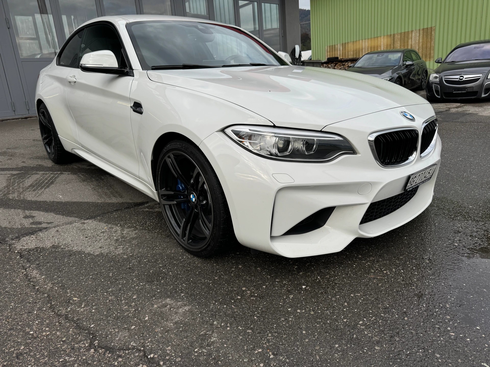 BMW M2-showroom-element-3