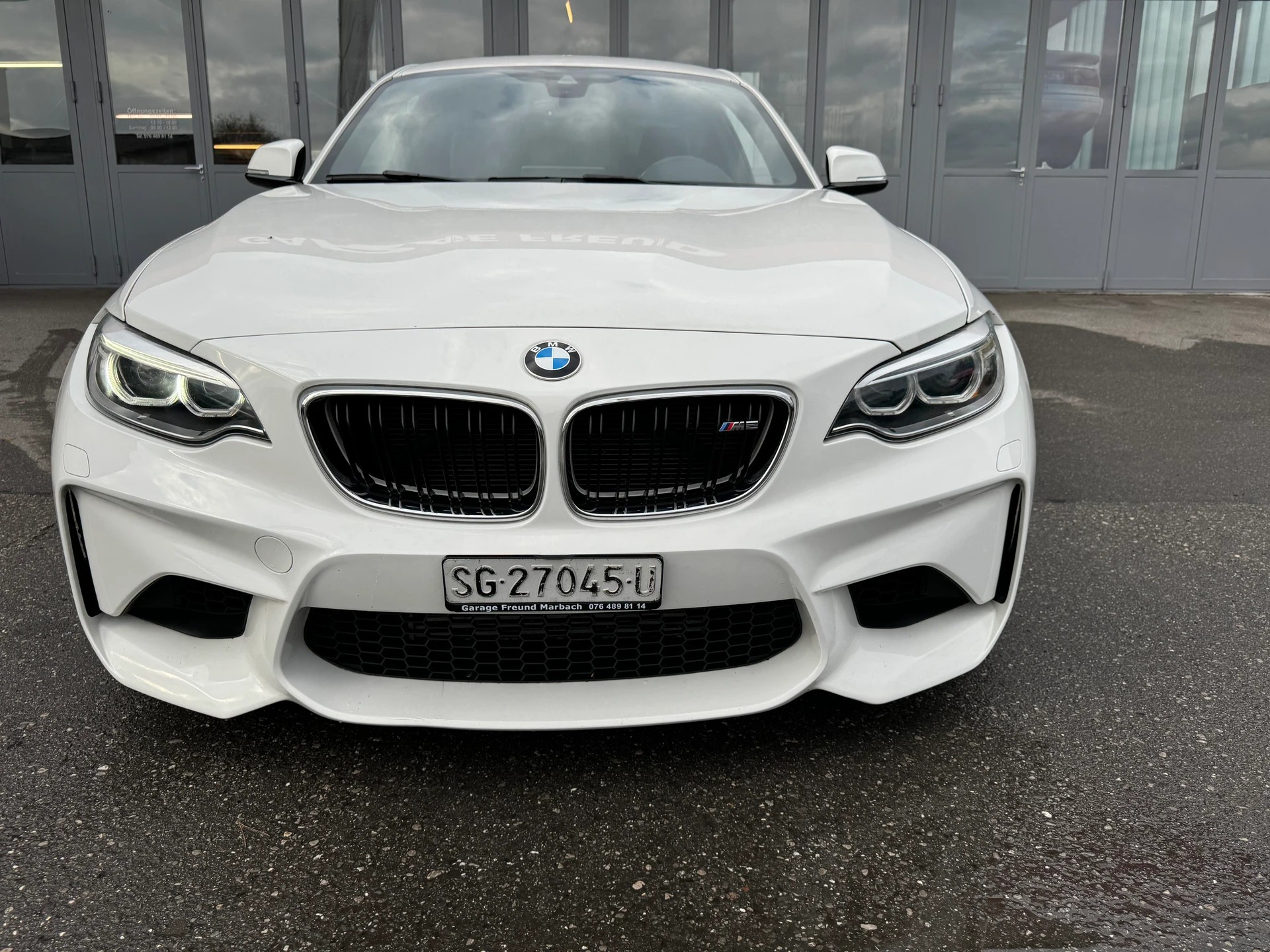 BMW M2-showroom-element-1