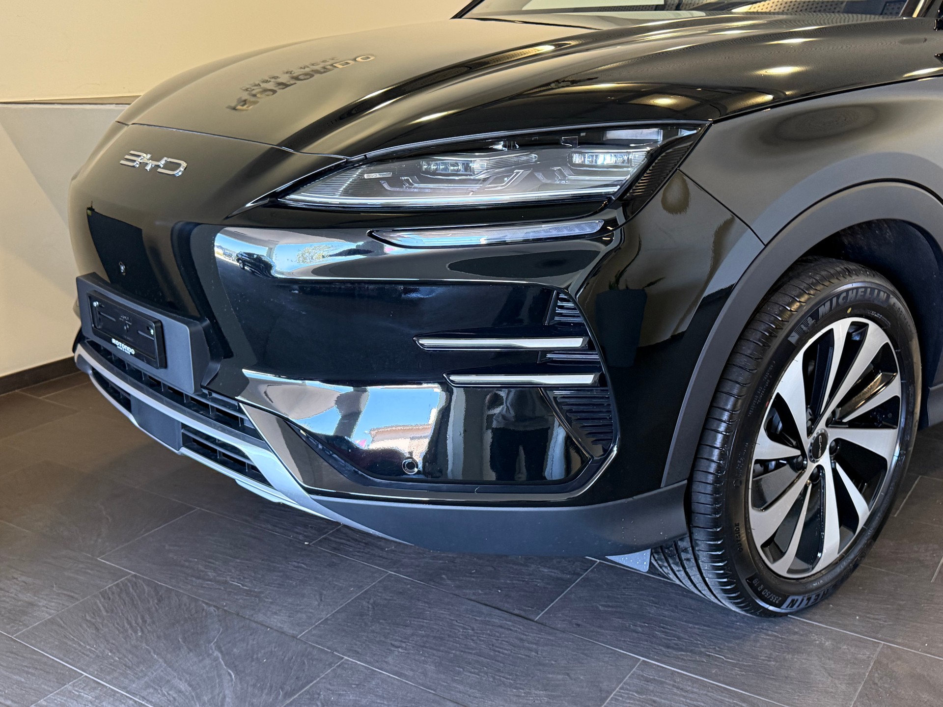 BYD Seal U Design Elektro-showroom-element-2