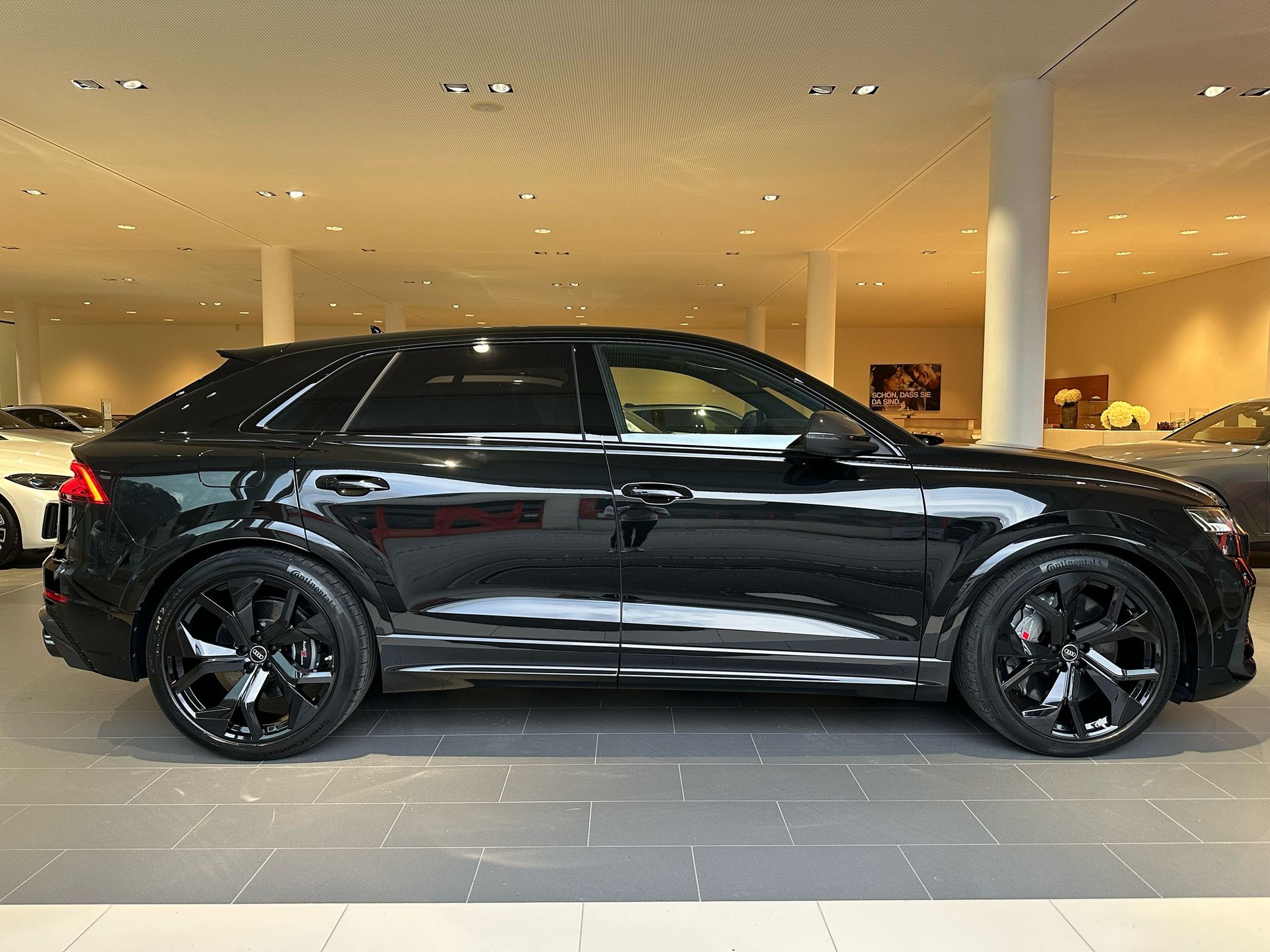 AUDI RSQ8  quattro tiptronic-showroom-element-3