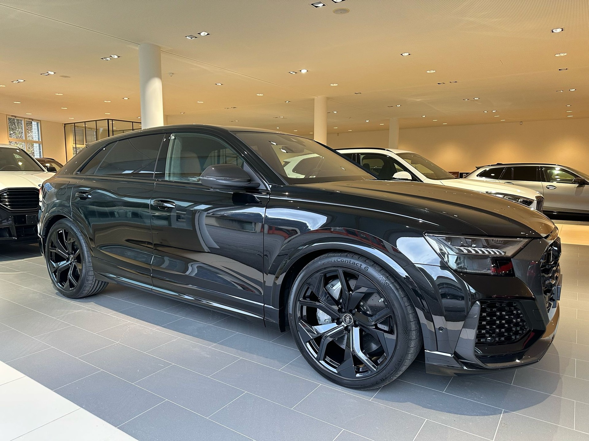 AUDI RSQ8  quattro tiptronic-showroom-element-1