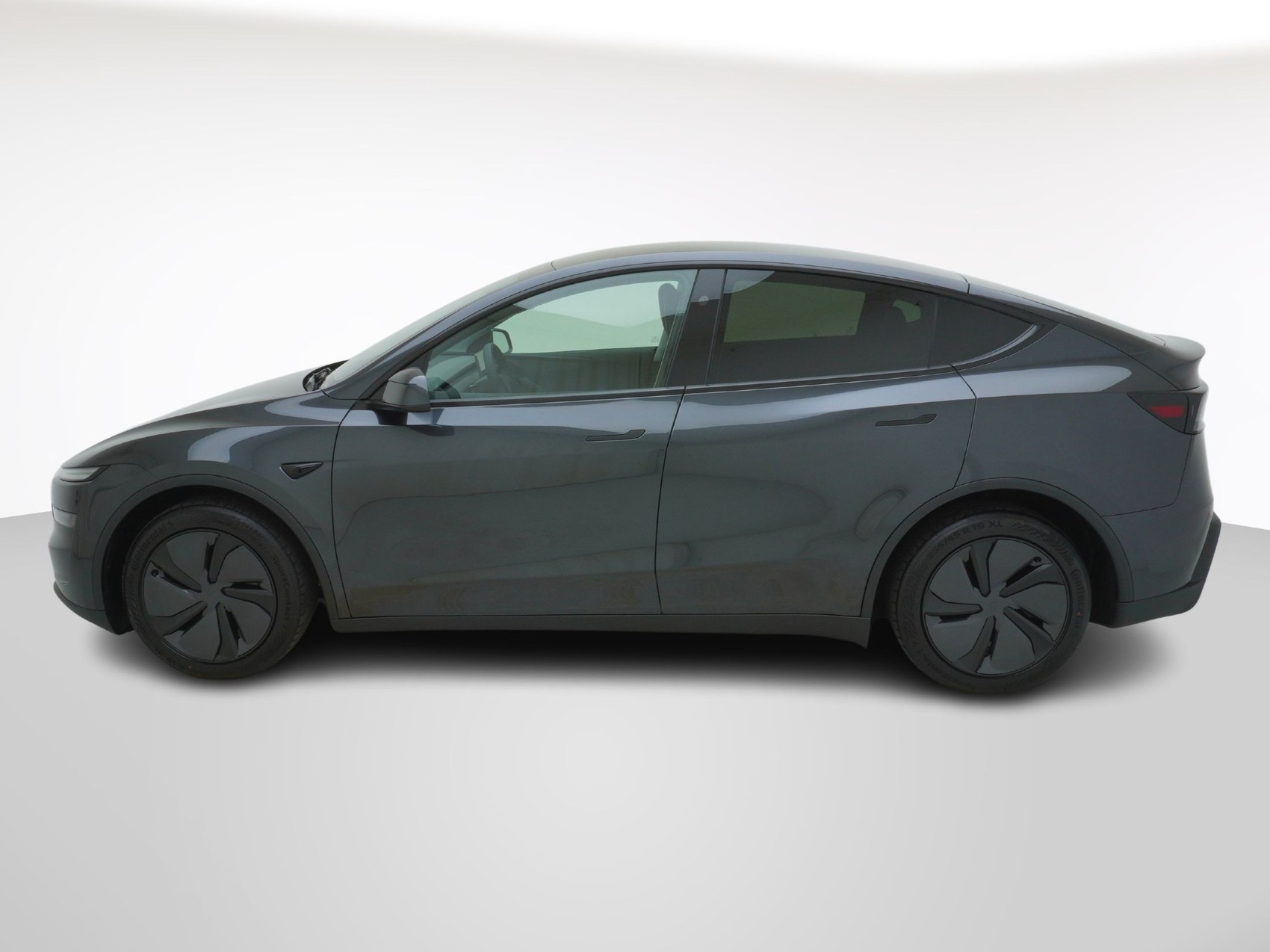 TESLA MODEL Y Long Range AWD-showroom-element-1