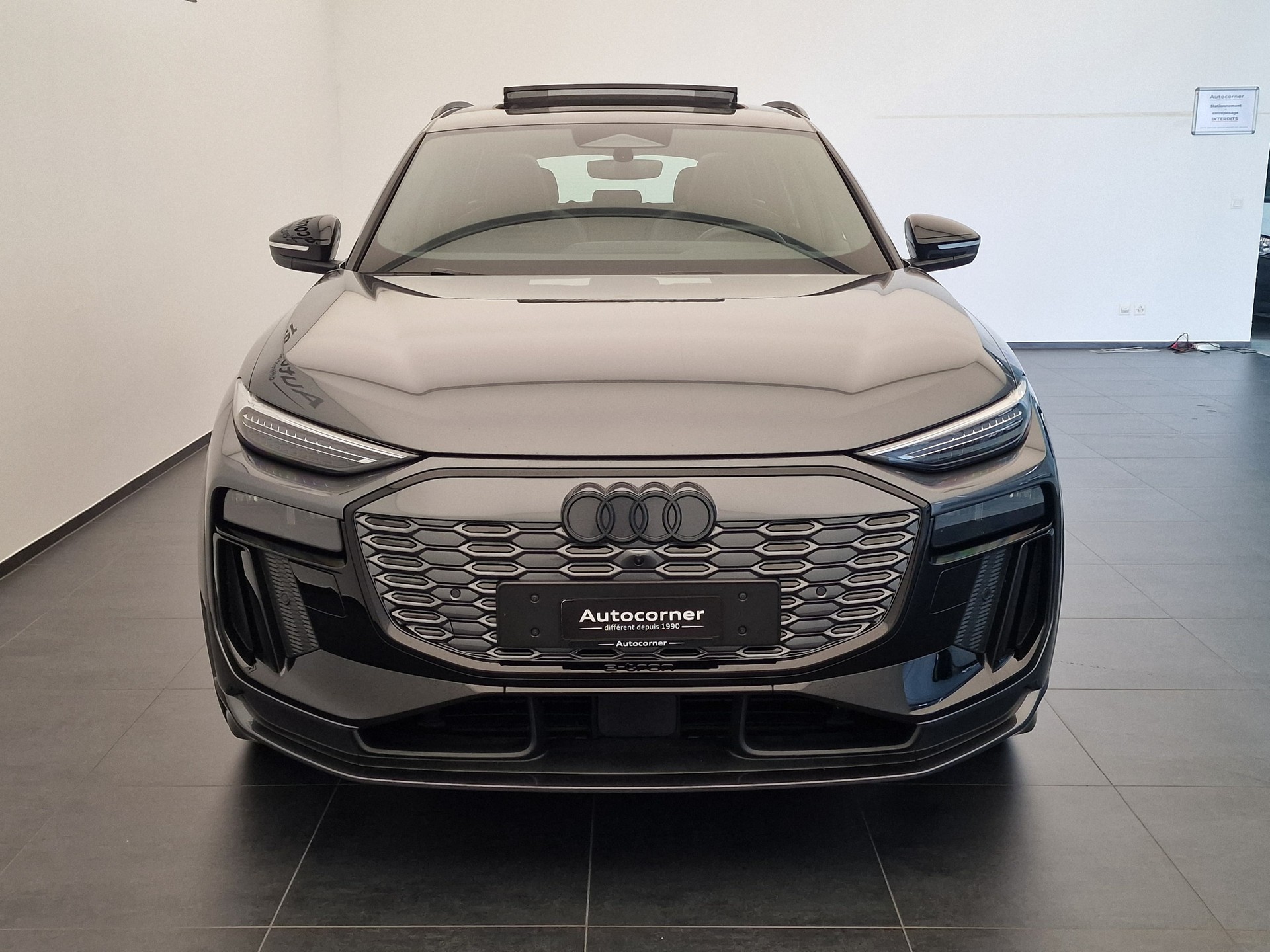 AUDI Q6 e-tron quattro-showroom-element-3