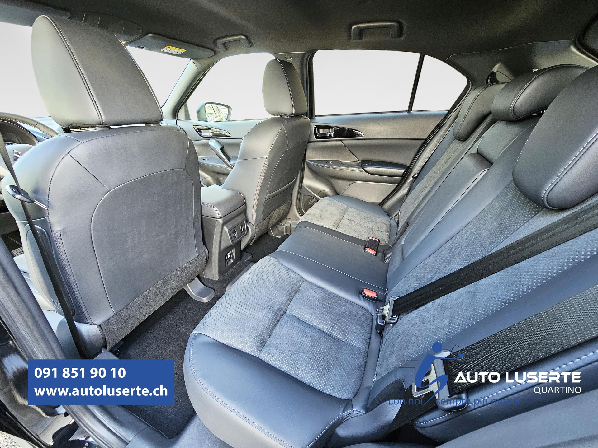MITSUBISHI Eclipse Cross 2.4 PHEV Blackline 4x4-image-5